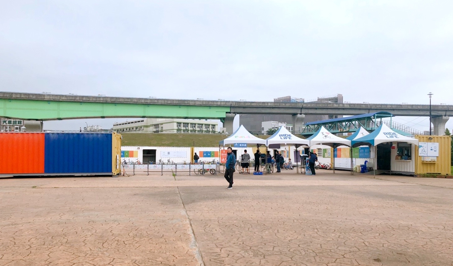 【新北 二重疏洪親水公園】免費餵食「羊咩咩的家」。暢遊自行車道/遙控賽車場/三種球場 【新北 二重疏洪親水公園】免費餵食「羊咩咩的家」。暢遊自行車道/遙控賽車場/三種球場