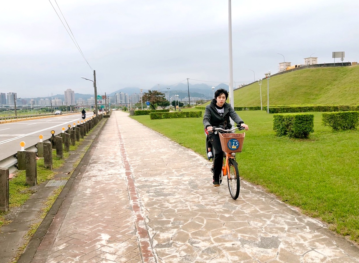 【新北 二重疏洪親水公園】免費餵食「羊咩咩的家」。暢遊自行車道/遙控賽車場/三種球場 【新北 二重疏洪親水公園】免費餵食「羊咩咩的家」。暢遊自行車道/遙控賽車場/三種球場