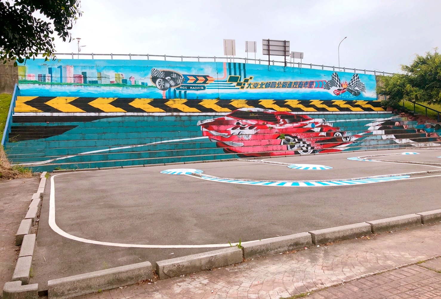 【新北 二重疏洪親水公園】免費餵食「羊咩咩的家」。暢遊自行車道/遙控賽車場/三種球場 【新北 二重疏洪親水公園】免費餵食「羊咩咩的家」。暢遊自行車道/遙控賽車場/三種球場