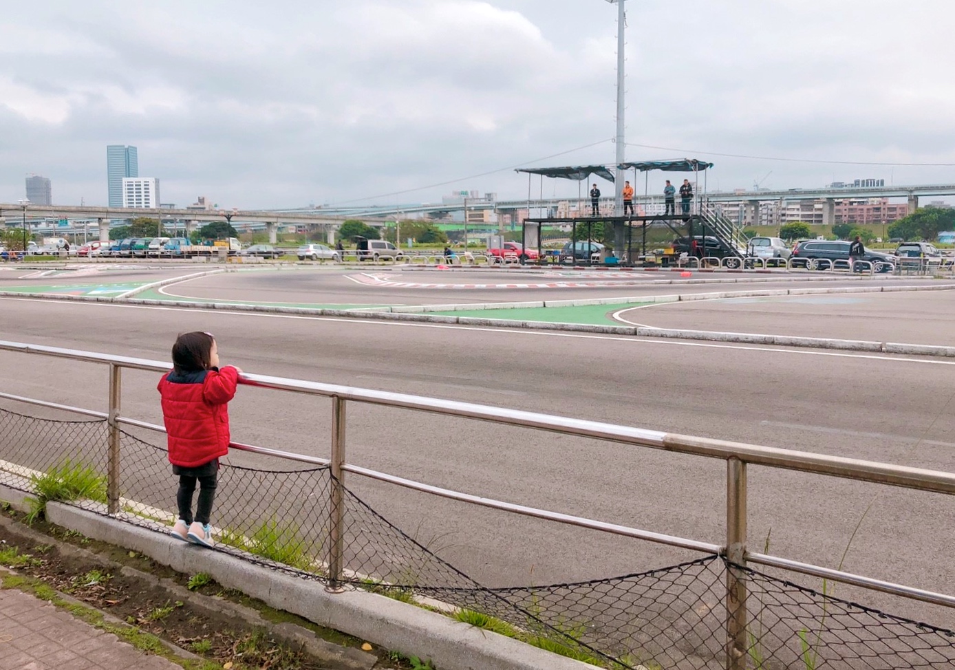 【新北 二重疏洪親水公園】免費餵食「羊咩咩的家」。暢遊自行車道/遙控賽車場/三種球場 【新北 二重疏洪親水公園】免費餵食「羊咩咩的家」。暢遊自行車道/遙控賽車場/三種球場