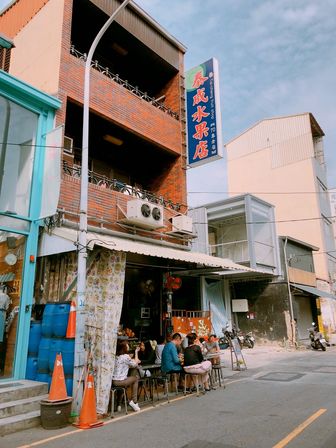 【台南 泰成水果店】正興街一級商圈84年老店。新鮮哈密瓜做成超份量「哈密瓜盅冰」