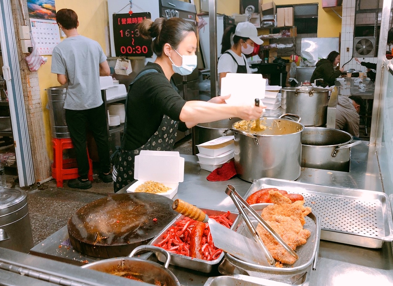 【新北 極黑家阿義腿庫飯】無肉不歡適合肉肉控。三種綜合任你選/老司機吃法加滷蛋 【新北 極黑家阿義腿庫飯】無肉不歡適合肉肉控。三種綜合任你選/老司機吃法加滷蛋