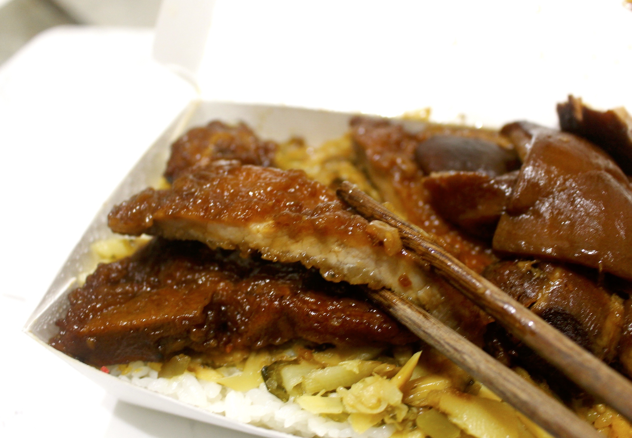 【新北 極黑家阿義腿庫飯】無肉不歡適合肉肉控。三種綜合任你選/老司機吃法加滷蛋 【新北 極黑家阿義腿庫飯】無肉不歡適合肉肉控。三種綜合任你選/老司機吃法加滷蛋