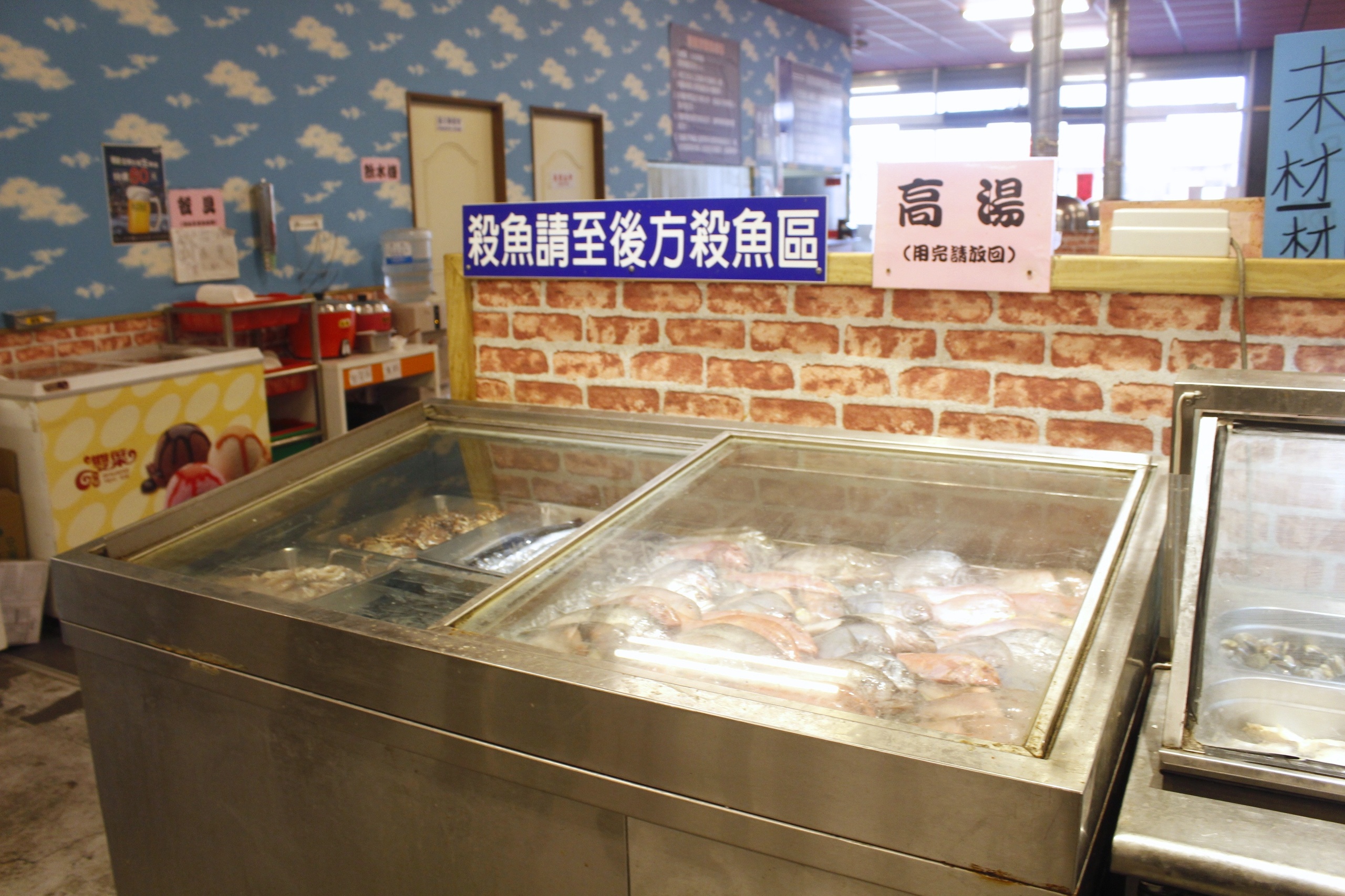 【桃園 海寶城】新增現撈仔「水道泰國蝦」無限吃到飽.海鮮碳烤火烤兩吃讓你吃到翻過去 【桃園 海寶城】新增現撈仔「水道泰國蝦」無限吃到飽.海鮮碳烤火烤兩吃讓你吃到翻過去