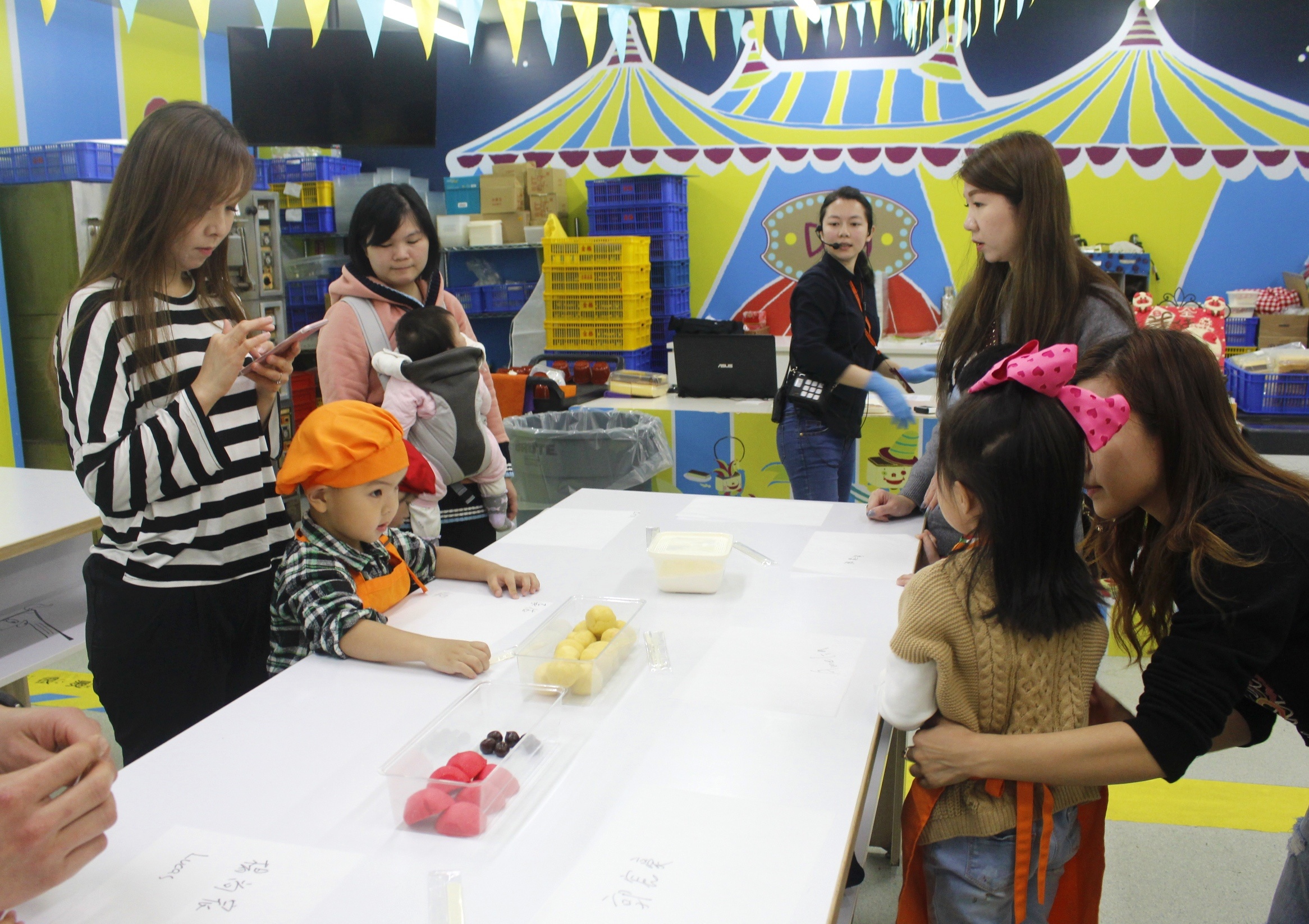 【桃園 卡司蒂菈樂園】蘆竹金格觀光工廠。DIY豬仔來了、全程深度導覽、扭扭車賽車場、KONIG CAFE 【桃園 卡司蒂菈樂園】蘆竹金格觀光工廠。DIY豬仔來了、全程深度導覽、扭扭車賽車場、KONIG CAFE