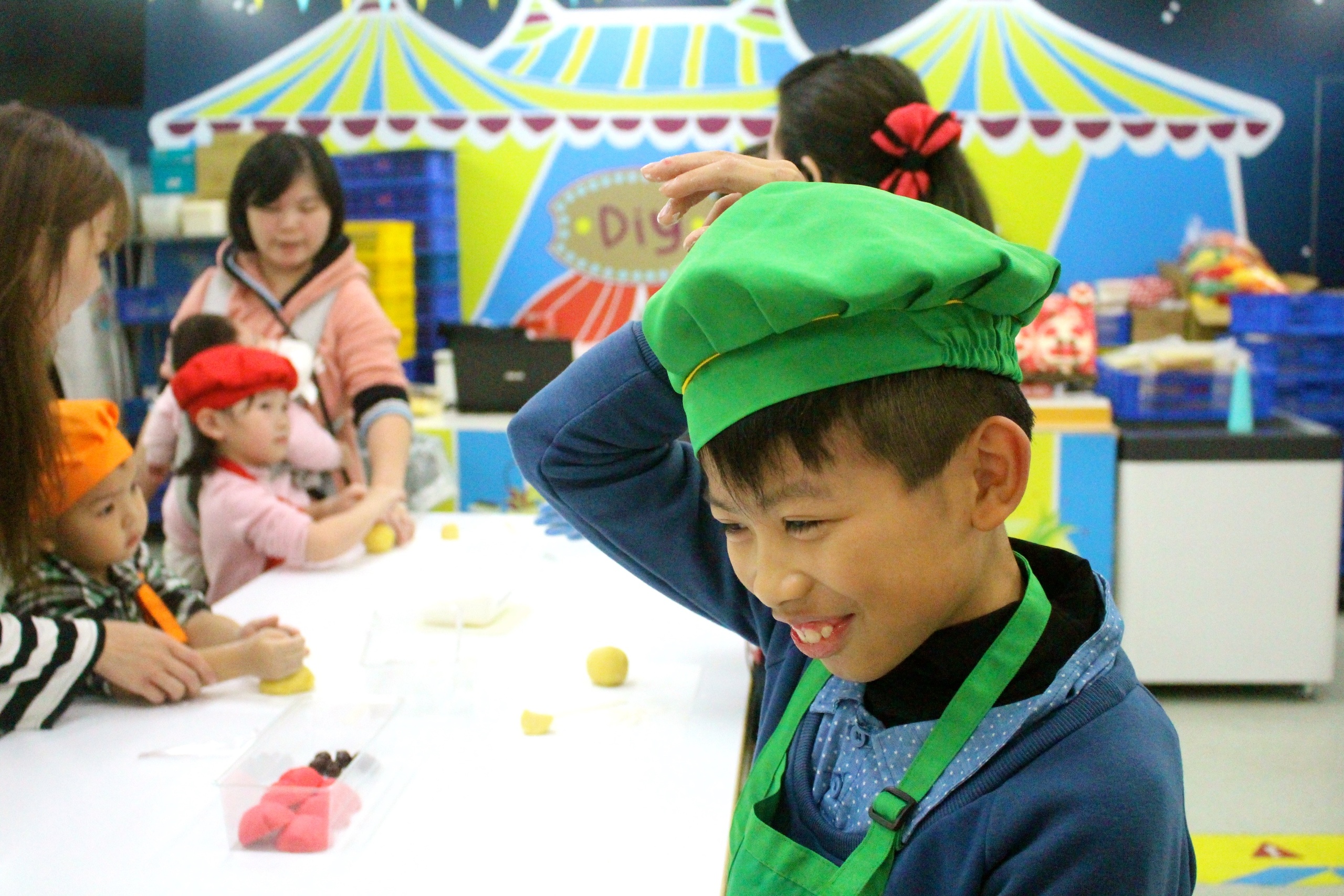 【桃園 卡司蒂菈樂園】蘆竹金格觀光工廠。DIY豬仔來了、全程深度導覽、扭扭車賽車場、KONIG CAFE 【桃園 卡司蒂菈樂園】蘆竹金格觀光工廠。DIY豬仔來了、全程深度導覽、扭扭車賽車場、KONIG CAFE