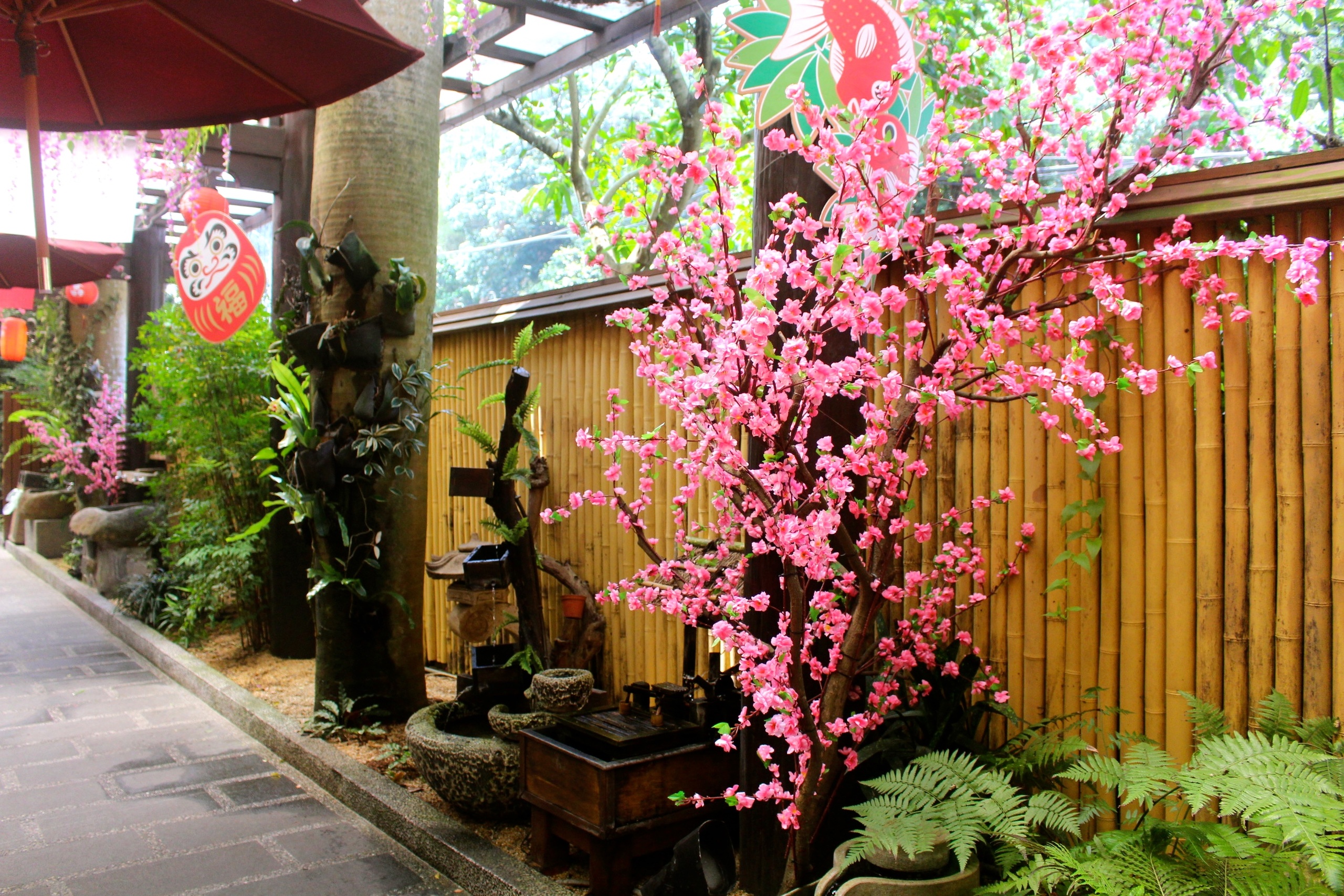 【新北 手信坊文化館】土城伴手禮觀光景點。超好拍花步道.免門票.停車場.DIY果子 【新北 手信坊文化館】土城伴手禮觀光景點。超好拍花步道.免門票.停車場.DIY果子