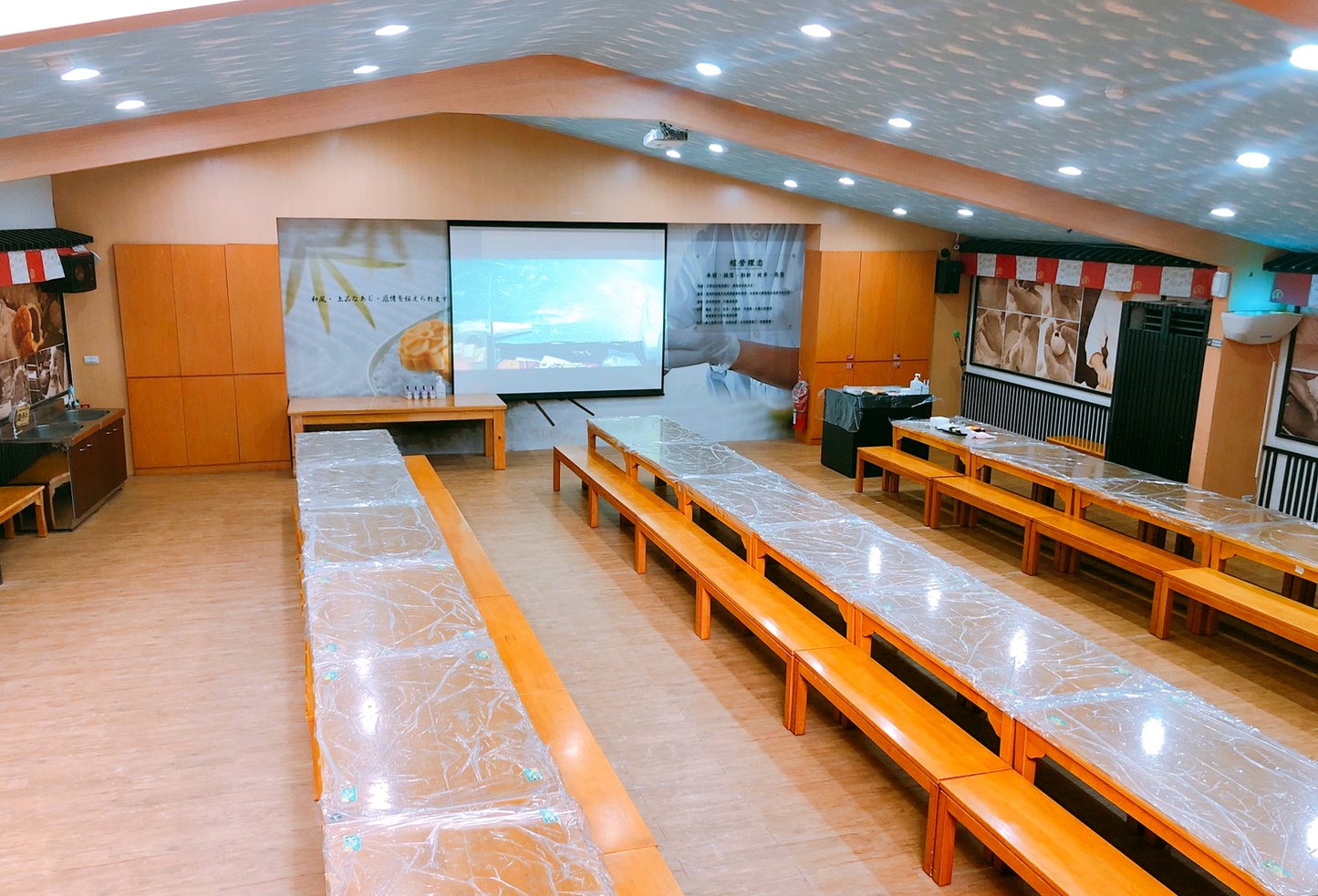 【新北 手信坊文化館】土城伴手禮觀光景點。超好拍花步道.免門票.停車場.DIY果子 【新北 手信坊文化館】土城伴手禮觀光景點。超好拍花步道.免門票.停車場.DIY果子