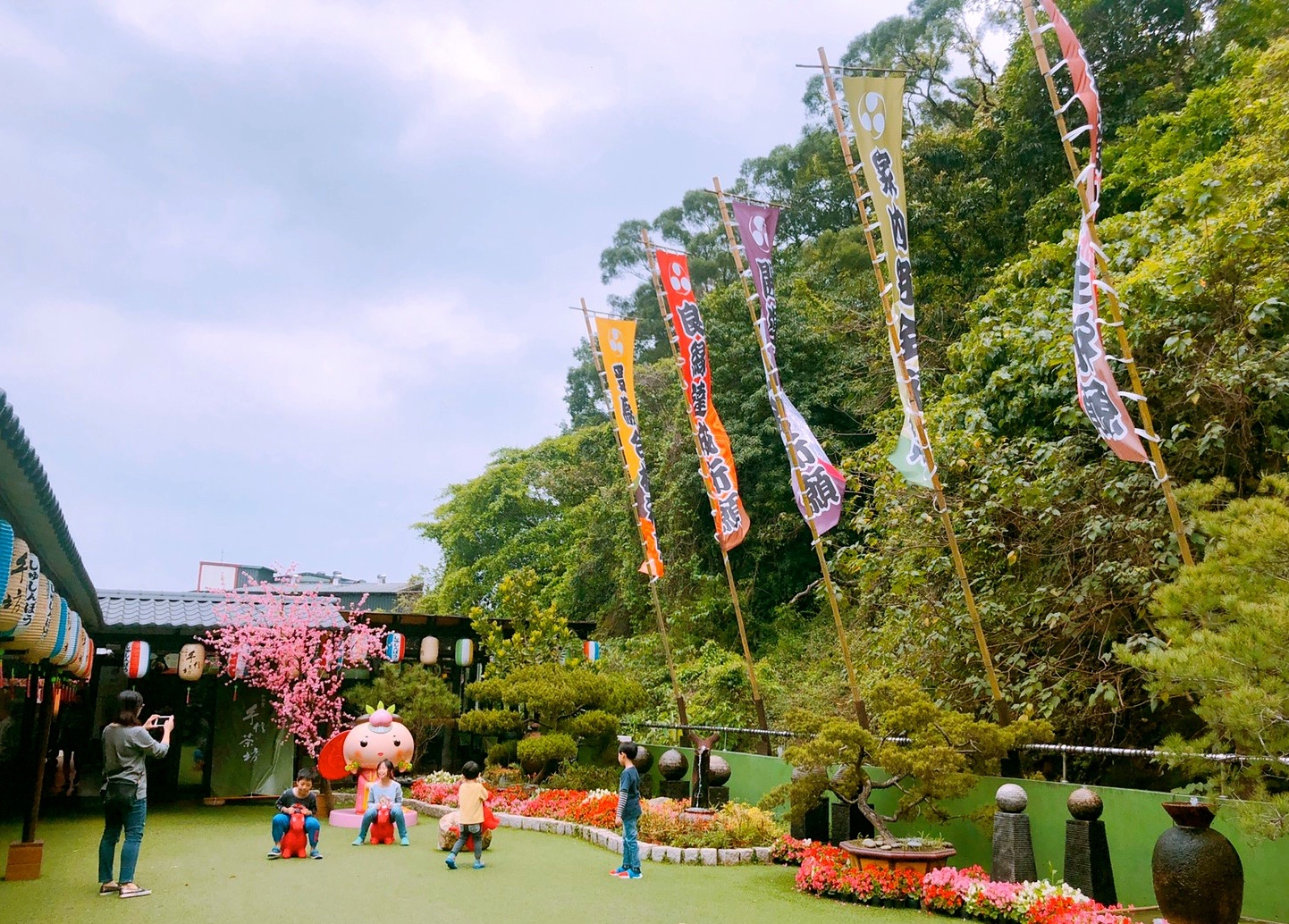 【新北 手信坊文化館】土城伴手禮觀光景點。超好拍花步道.免門票.停車場.DIY果子 【新北 手信坊文化館】土城伴手禮觀光景點。超好拍花步道.免門票.停車場.DIY果子
