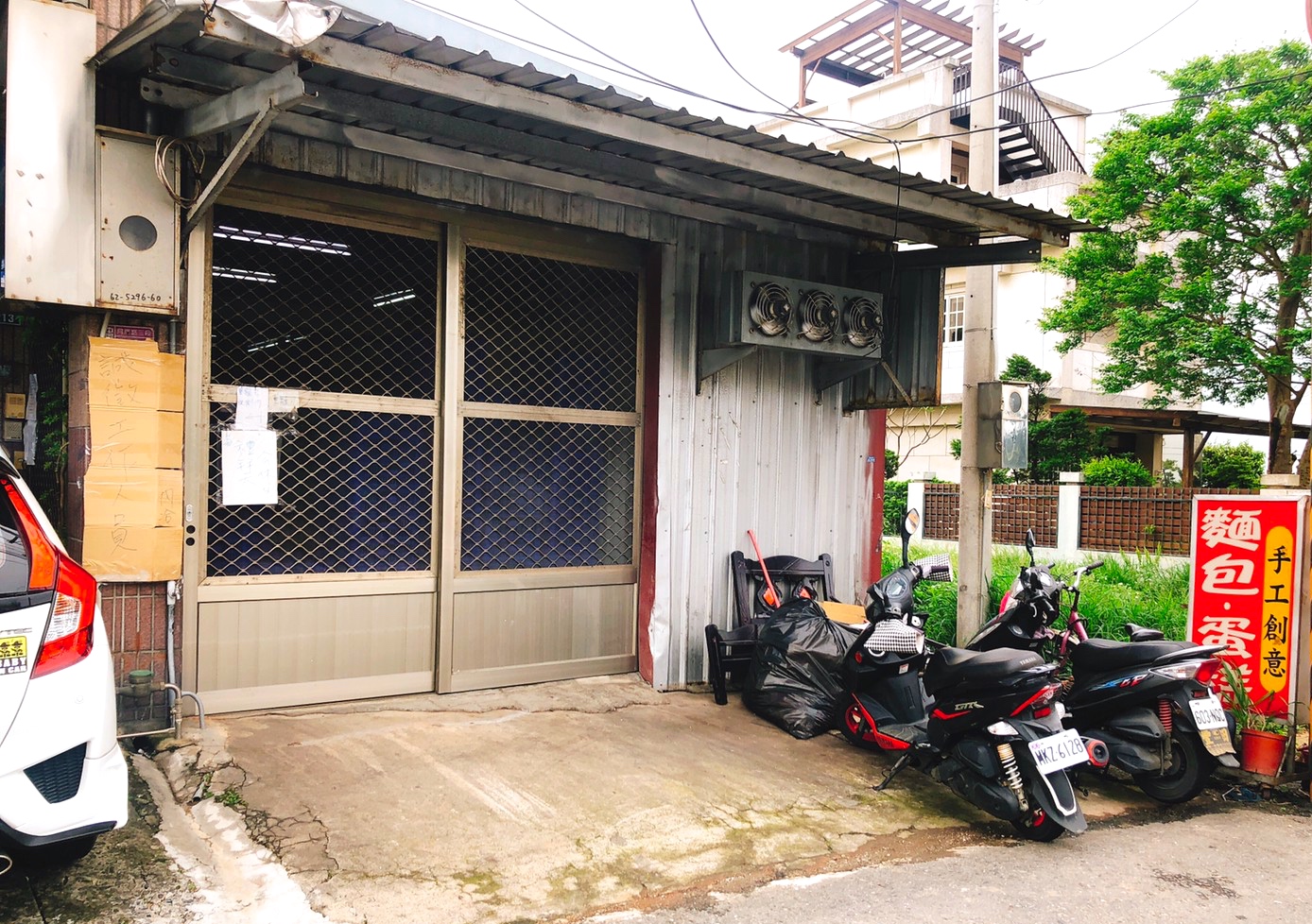 【桃園 人人麵包烘焙坊】牛排館最愛訂購的奶油餐包。批發工廠奶油餐包只要3.5元、爆漿餐包只要6元 【桃園 人人麵包烘焙坊】牛排館最愛訂購的奶油餐包。批發工廠奶油餐包只要3.5元、爆漿餐包只要6元