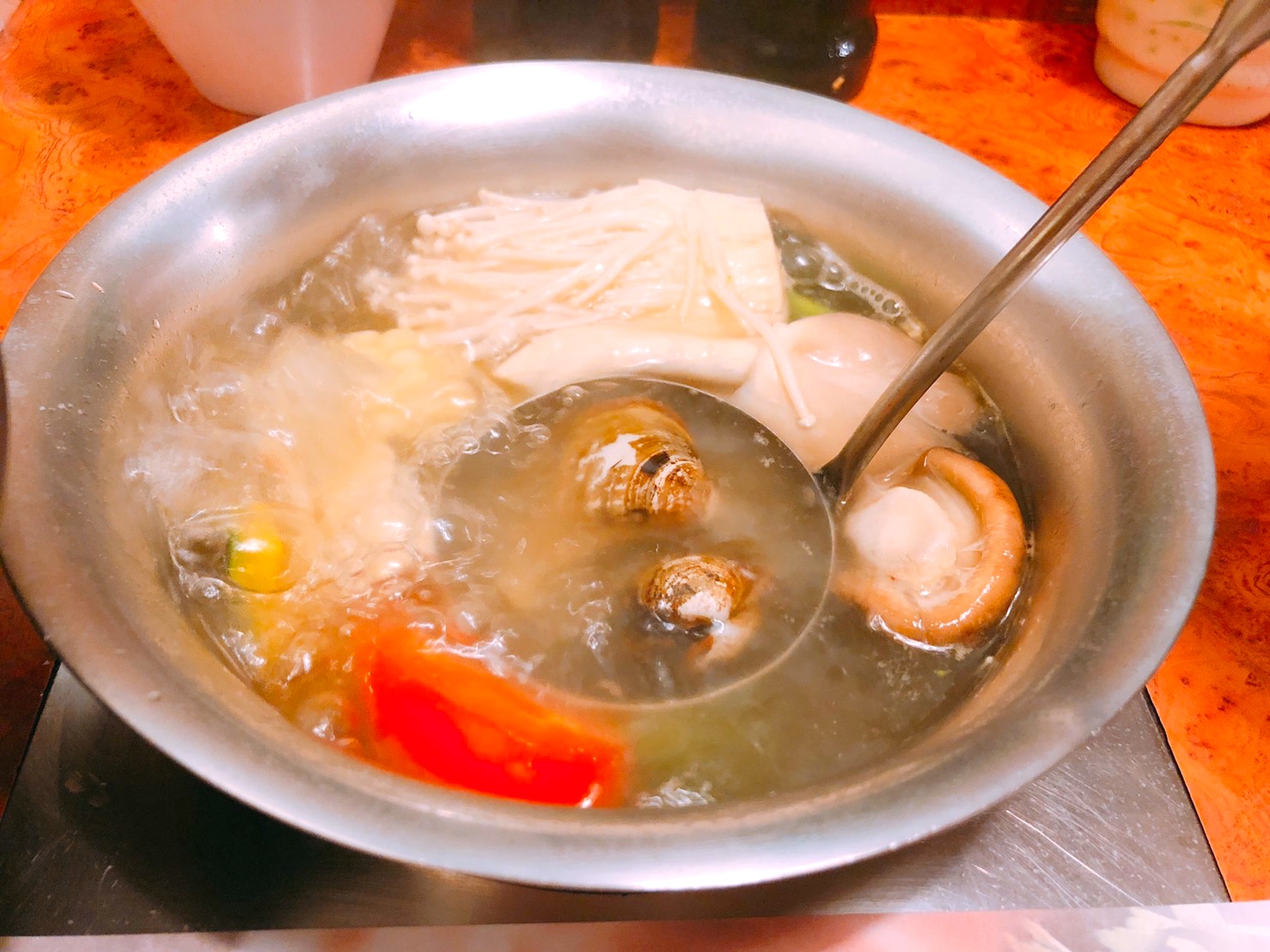 【桃園 頂湯涮涮鍋】跳蝦活蟹健康鍋物。大嗑「霸王蝦鍋」活體明蝦好肥美.蛤蠣超過50元硬幣大小