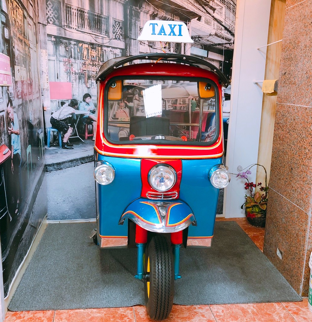 【桃園 黃金波海南雞飯】一秒飛泰國街頭內用有嘟嘟車。 海南雞飯(ข้าวมันไก่)好鮮嫩真的不夠吃？