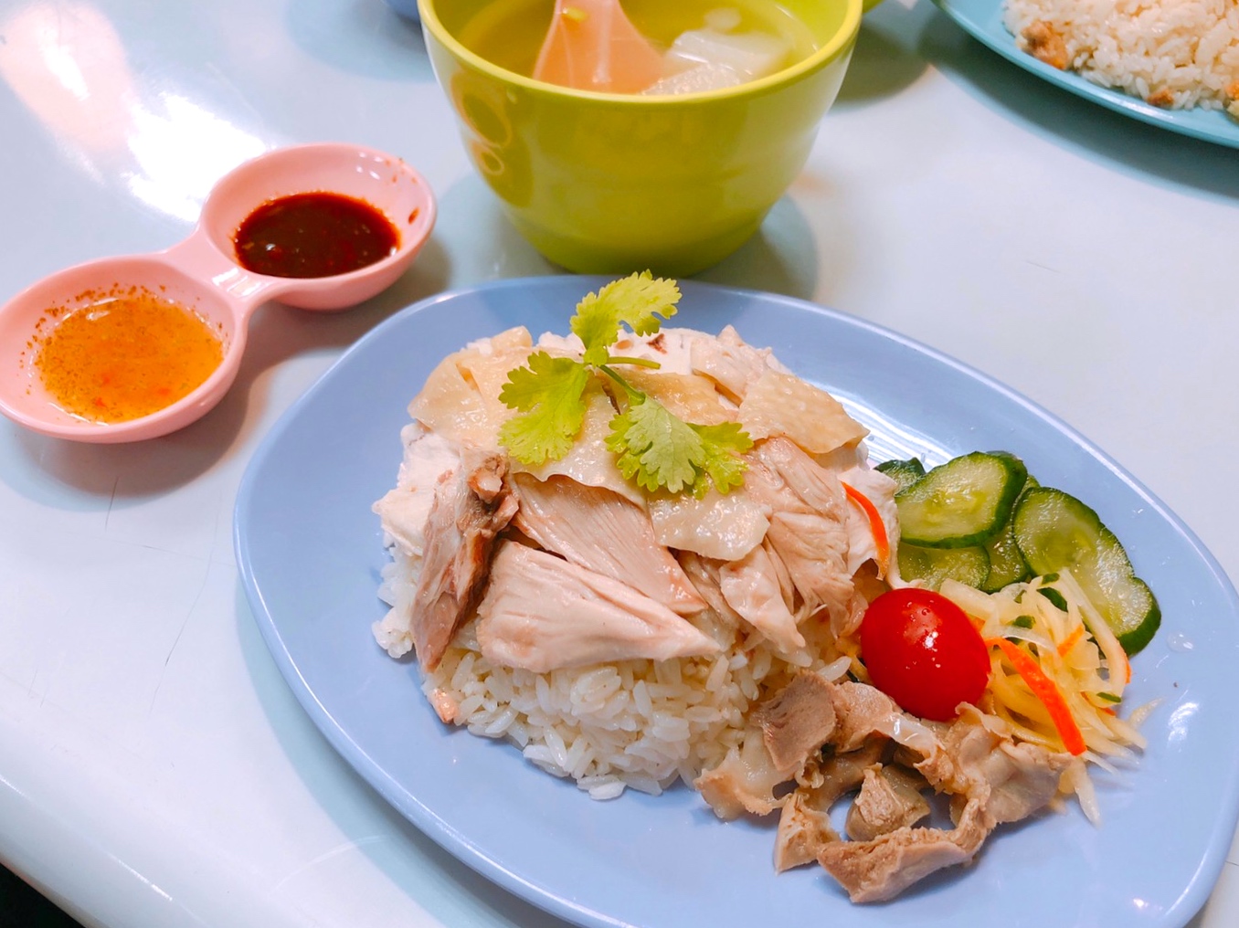 【桃園 黃金波海南雞飯】一秒飛泰國街頭內用有嘟嘟車。 海南雞飯(ข้าวมันไก่)好鮮嫩真的不夠吃？