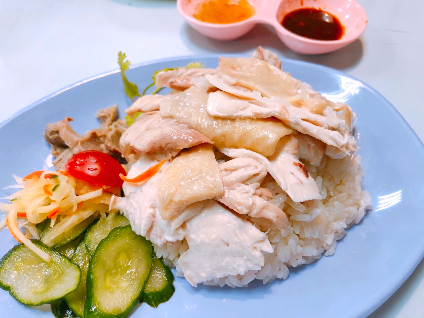 【桃園 黃金波海南雞飯】一秒飛泰國街頭內用有嘟嘟車。 海南雞飯(ข้าวมันไก่)好鮮嫩真的不夠吃？
