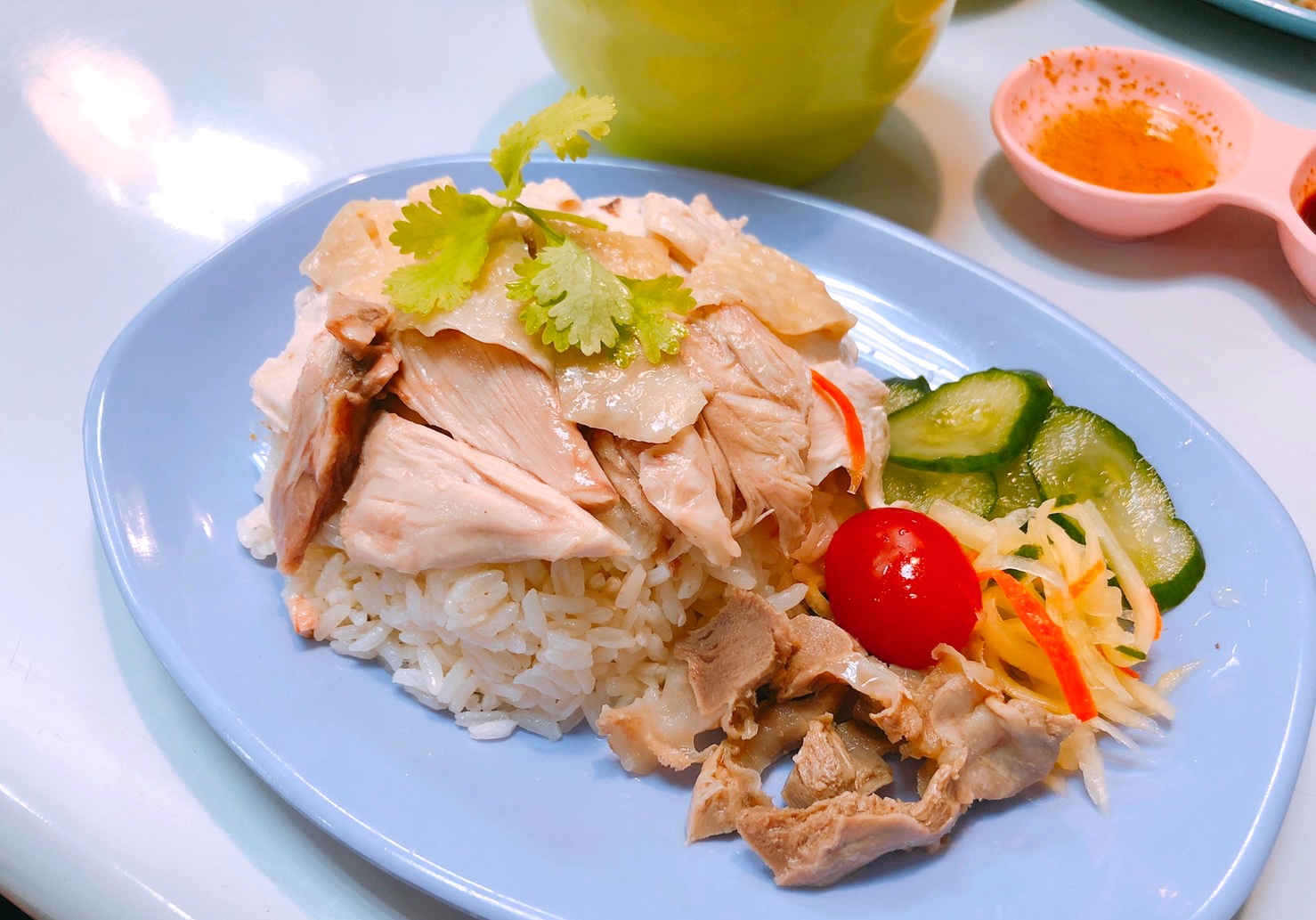 【桃園 黃金波海南雞飯】一秒飛泰國街頭內用有嘟嘟車。 海南雞飯(ข้าวมันไก่)好鮮嫩真的不夠吃？