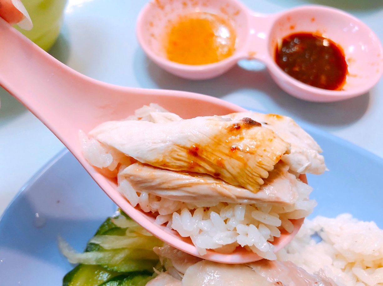 【桃園 黃金波海南雞飯】一秒飛泰國街頭內用有嘟嘟車。 海南雞飯(ข้าวมันไก่)好鮮嫩真的不夠吃？