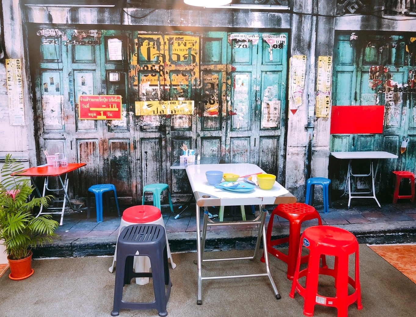 【桃園 黃金波海南雞飯】一秒飛泰國街頭內用有嘟嘟車。 海南雞飯(ข้าวมันไก่)好鮮嫩真的不夠吃？