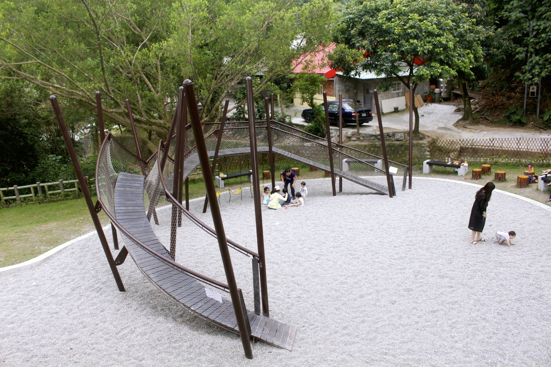 【新北 三峽中山公園】新景點30公尺「彩虹樹藤溜滑梯」。兒童版「跑酷棧道」需俱備小勇氣喔! 【新北 三峽中山公園】新景點30公尺「彩虹樹藤溜滑梯」。兒童版「跑酷棧道」需俱備小勇氣喔!