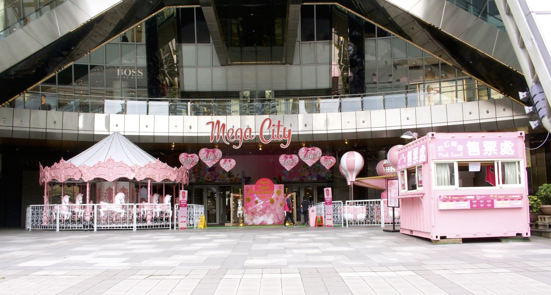 【新北 粉紅嘉年華 Pink Wonderland】遠百Mega City3/15-5/14。少女心噴發的粉紅樂園