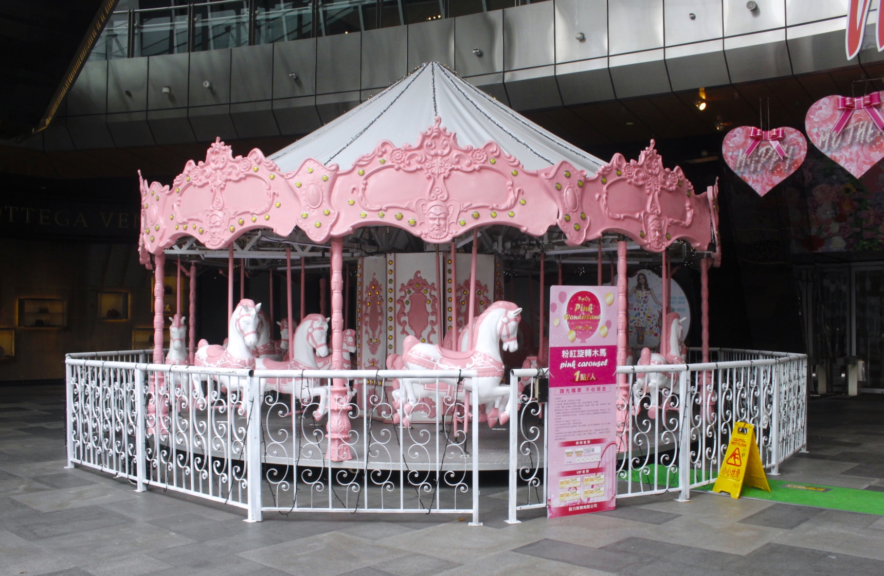 【新北 粉紅嘉年華 Pink Wonderland】遠百Mega City3/15-5/14。少女心噴發的粉紅樂園