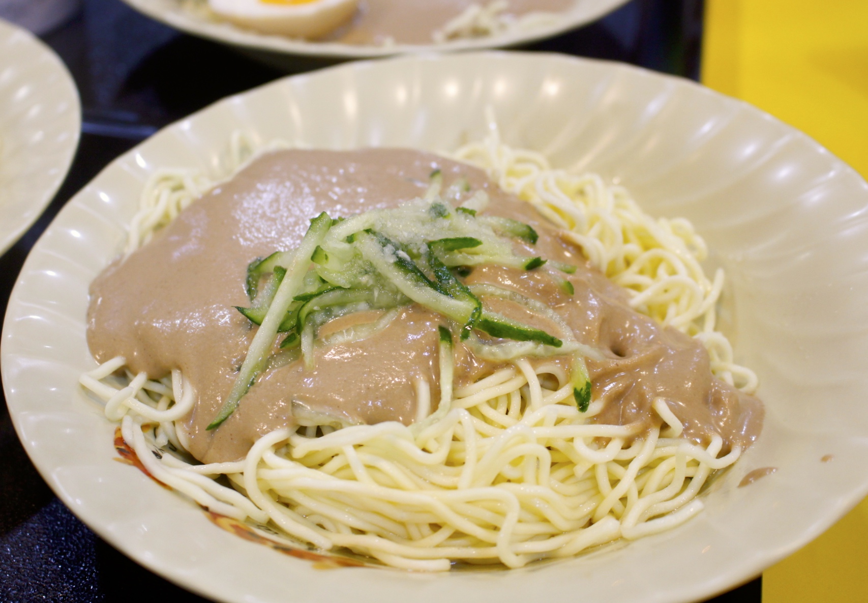 【台北 玖二涼麵】繞一圈饒河不吃夜市名店。招牌涼麵“麻醬＋台式炸醬”蹦出新風味