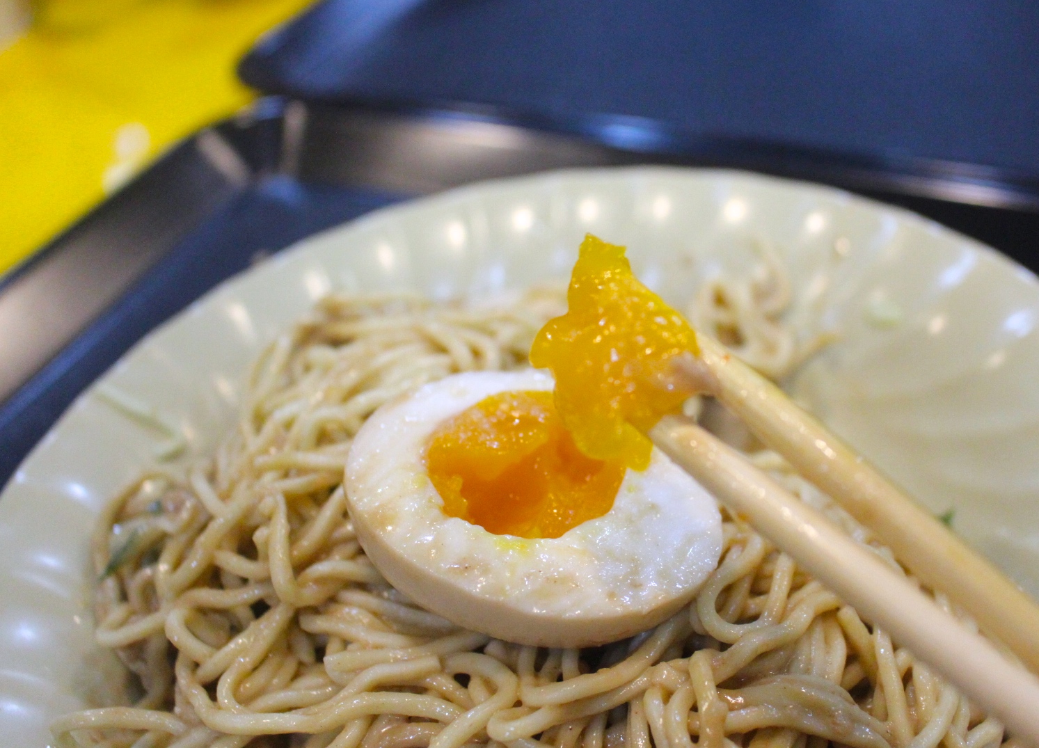 【台北 玖二涼麵】繞一圈饒河不吃夜市名店。招牌涼麵“麻醬＋台式炸醬”蹦出新風味