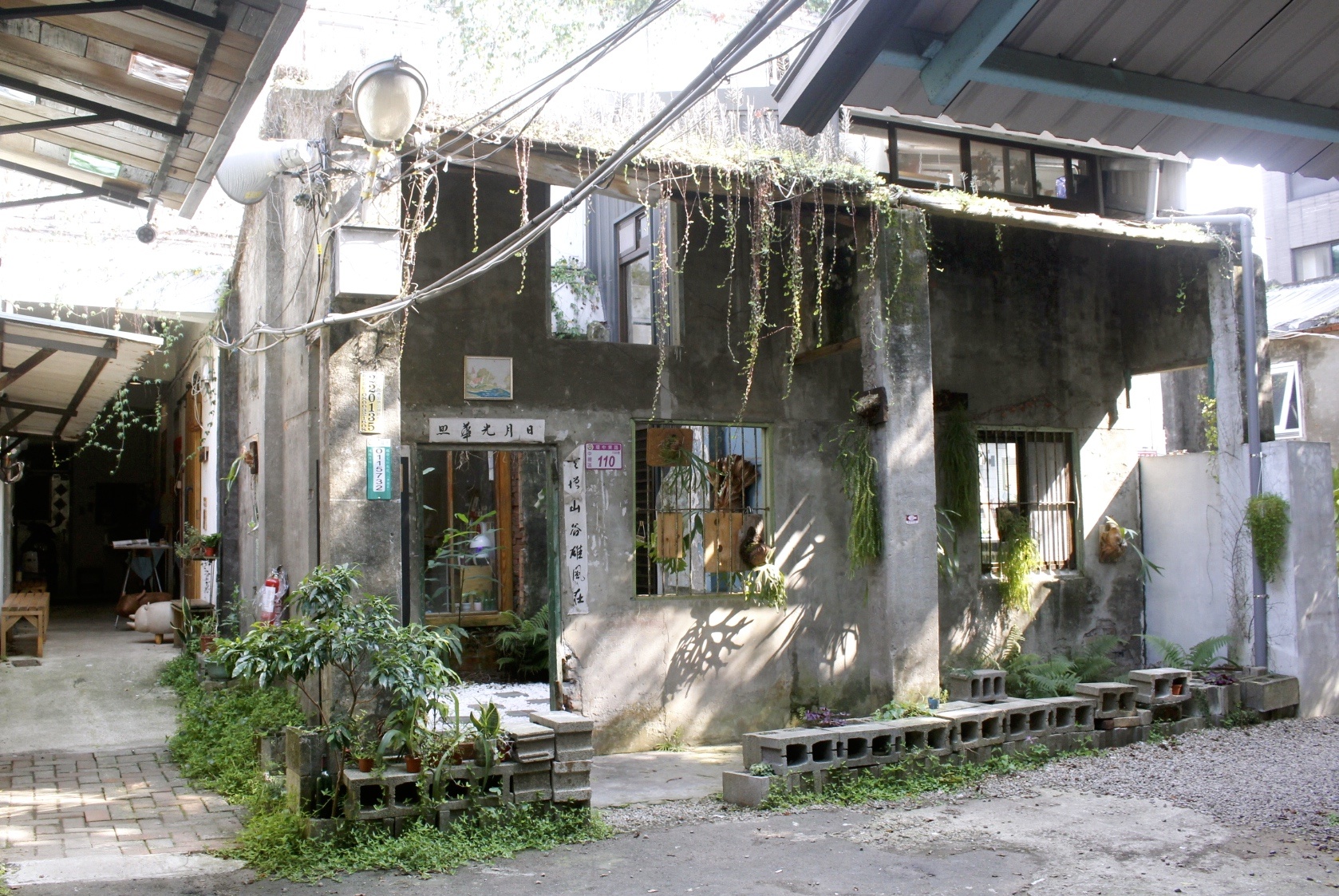 【桃園 咖啡曜日kohi youbi】藏匿在矮房迷宮裡的小店。手工皮件X咖啡&自家製菓子甜點 【桃園 咖啡曜日kohi youbi】藏匿在矮房迷宮裡的小店。手工皮件X咖啡&自家製菓子甜點