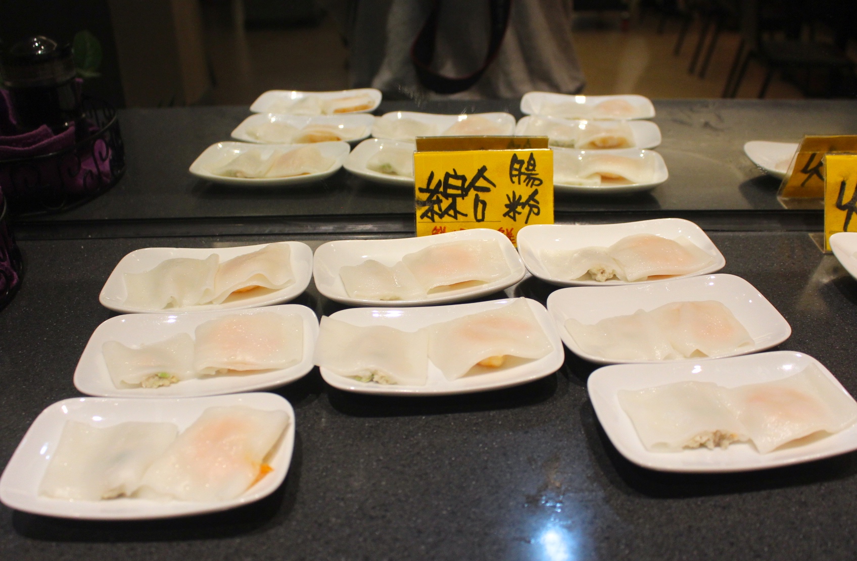 【新北 港龘港式飲茶】歐式自助百匯(泰山店)。平日中午365元吃到飽/附設停車場 【新北 港龘港式飲茶】歐式自助百匯(泰山店)。平日中午365元吃到飽/附設停車場