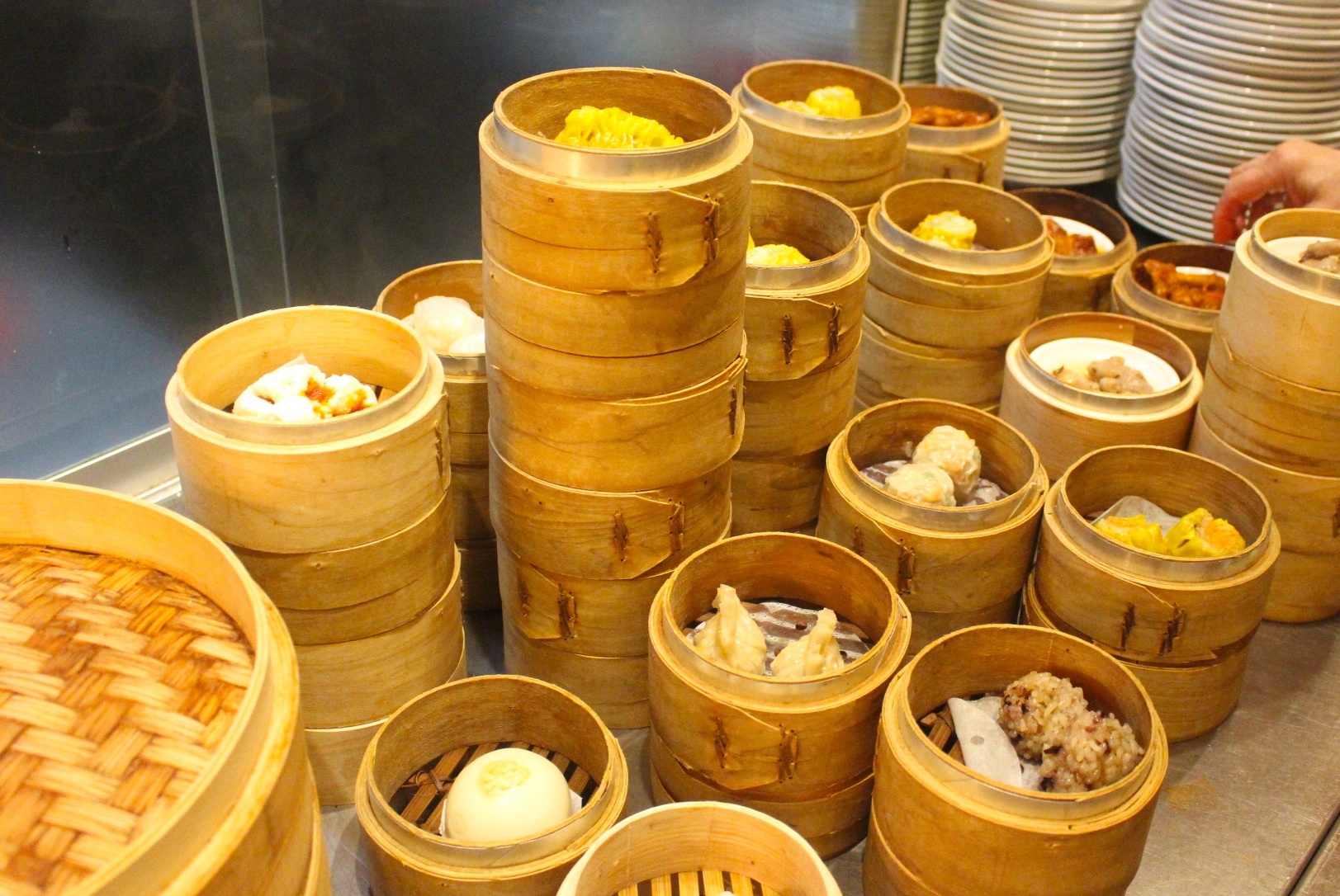 【新北 港龘港式飲茶】歐式自助百匯(泰山店)。平日中午365元吃到飽/附設停車場 【新北 港龘港式飲茶】歐式自助百匯(泰山店)。平日中午365元吃到飽/附設停車場