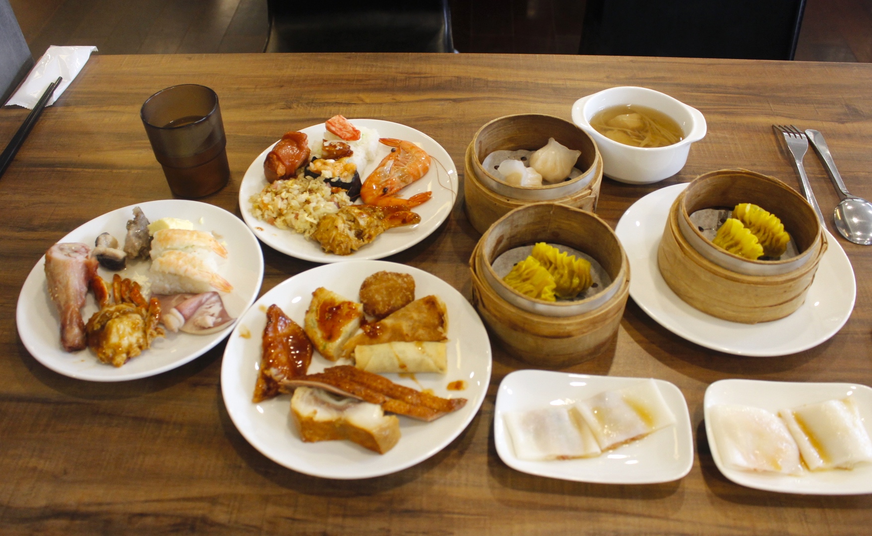 【新北 港龘港式飲茶】歐式自助百匯(泰山店)。平日中午365元吃到飽/附設停車場 【新北 港龘港式飲茶】歐式自助百匯(泰山店)。平日中午365元吃到飽/附設停車場