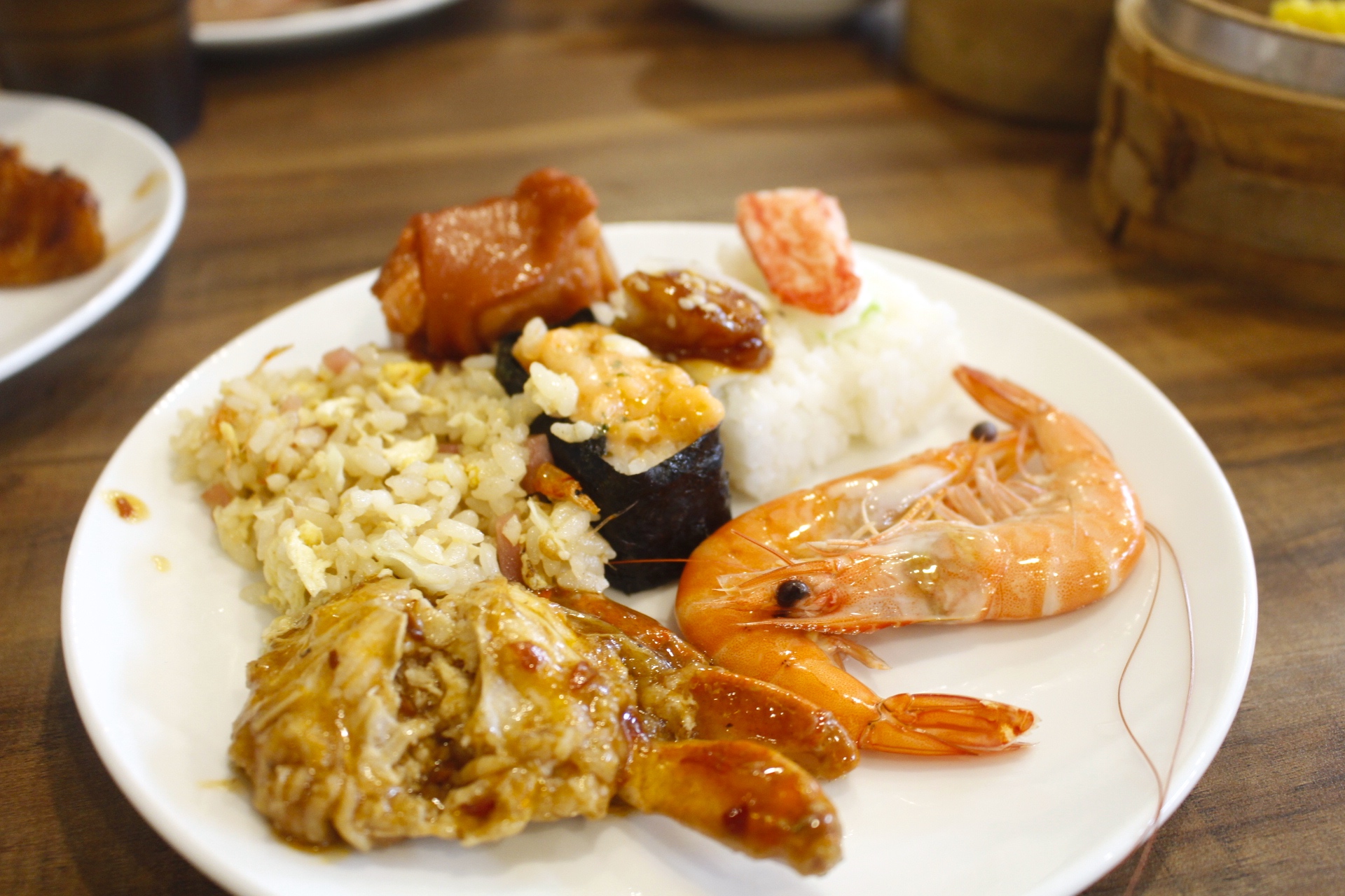 【新北 港龘港式飲茶】歐式自助百匯(泰山店)。平日中午365元吃到飽/附設停車場