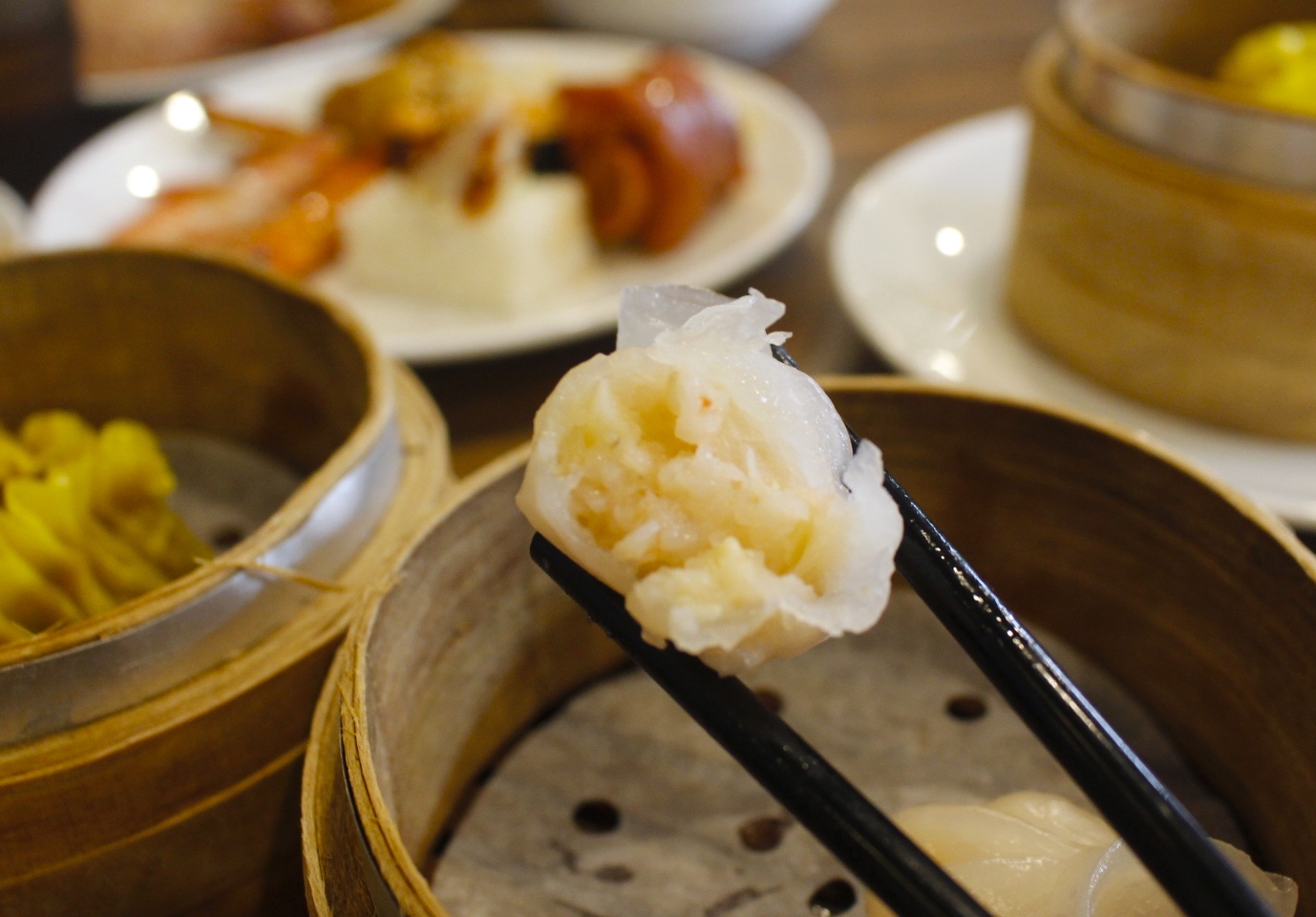 【新北 港龘港式飲茶】歐式自助百匯(泰山店)。平日中午365元吃到飽/附設停車場 【新北 港龘港式飲茶】歐式自助百匯(泰山店)。平日中午365元吃到飽/附設停車場