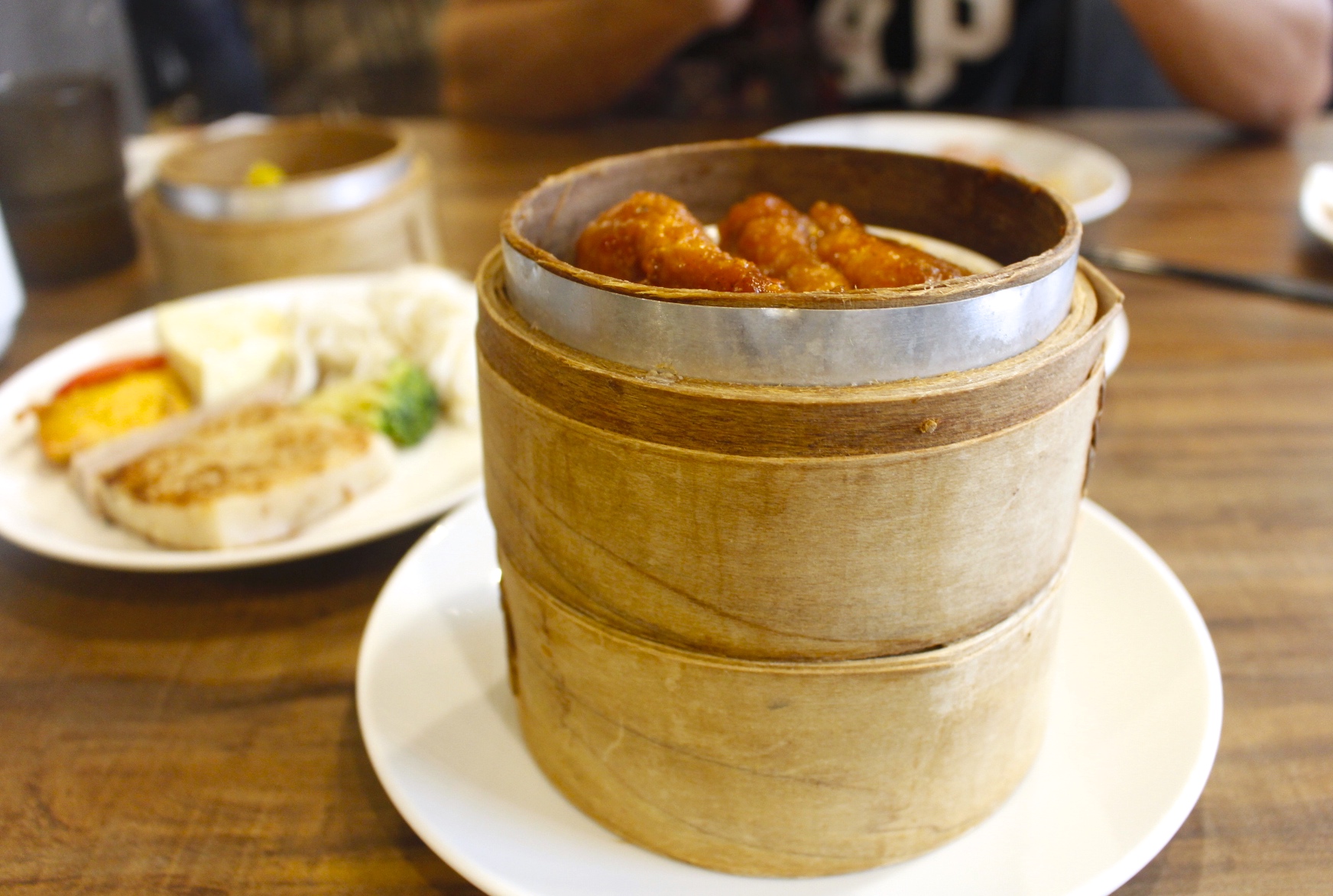 【新北 港龘港式飲茶】歐式自助百匯(泰山店)。平日中午365元吃到飽/附設停車場 【新北 港龘港式飲茶】歐式自助百匯(泰山店)。平日中午365元吃到飽/附設停車場