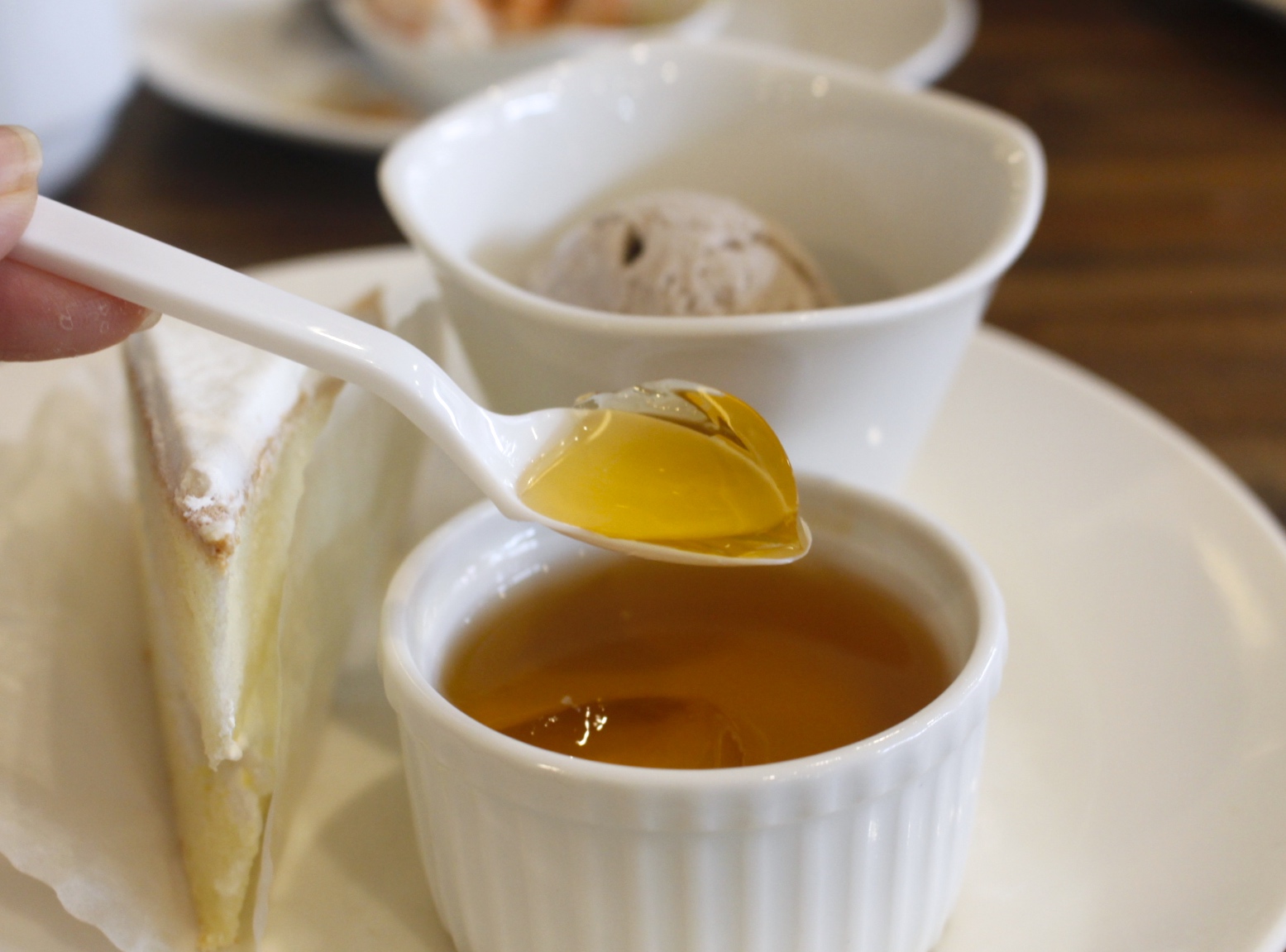 【新北 港龘港式飲茶】歐式自助百匯(泰山店)。平日中午365元吃到飽/附設停車場 【新北 港龘港式飲茶】歐式自助百匯(泰山店)。平日中午365元吃到飽/附設停車場