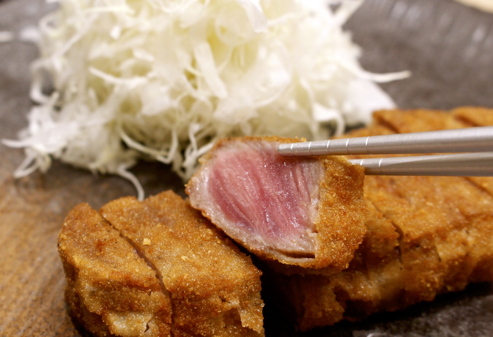 【新北 牛かつもと村】日本超人氣連鎖炸牛排。台灣唯一插旗在林口三井Outlet