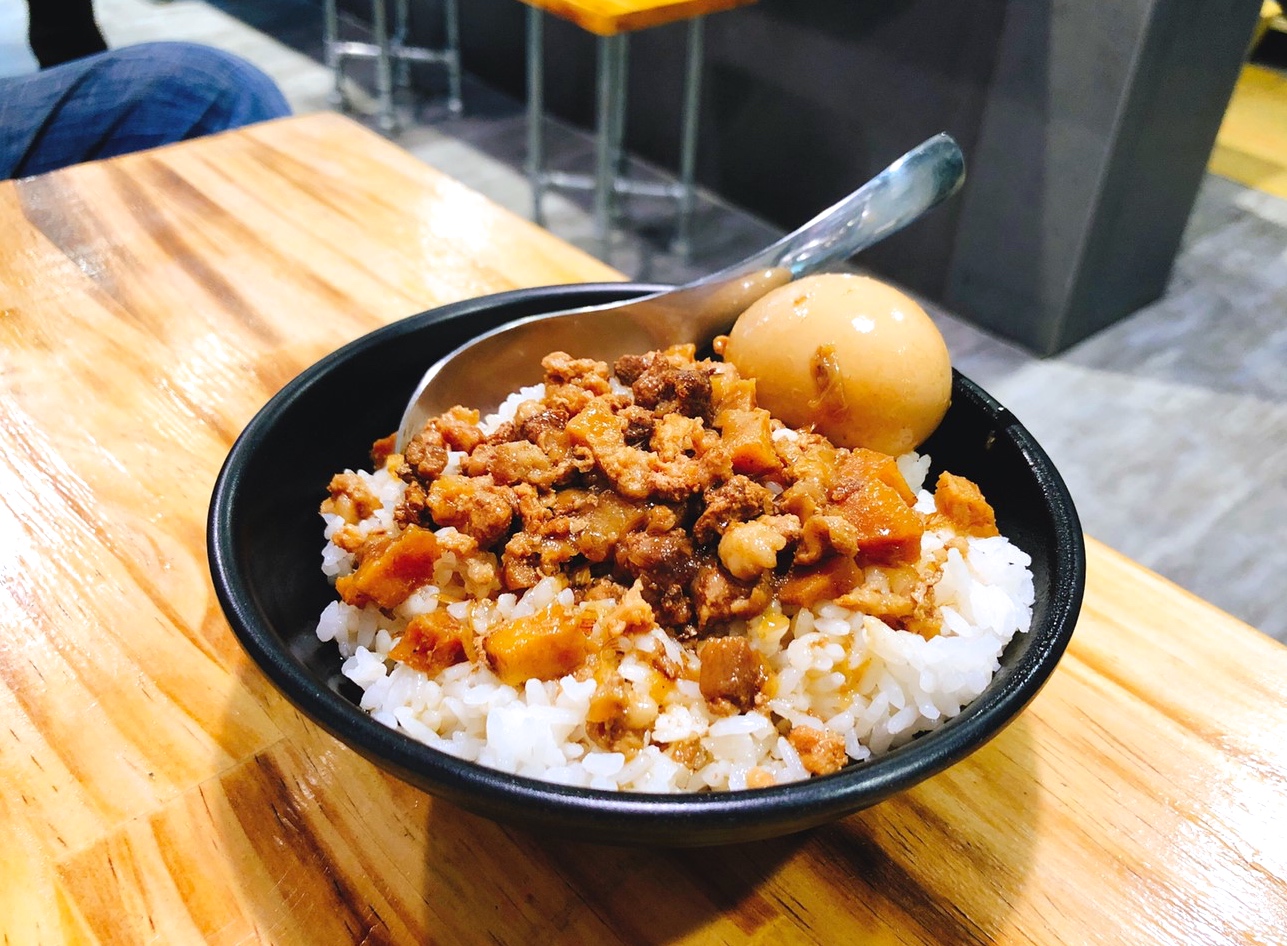【桃園 監獄肉圓】要入獄才能吃到的脆皮肉圓。外皮香酥脆、肉餡飽滿又扎實 【桃園 監獄肉圓】要入獄才能吃到的脆皮肉圓。外皮香酥脆、肉餡飽滿又扎實