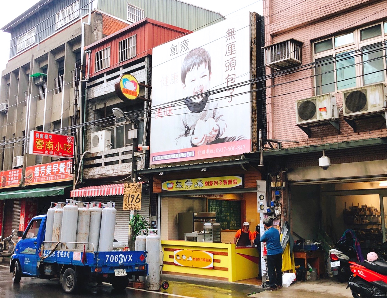 【桃園 無厘頭創意包子】五花炕肉飯竟成包子餡？“香辣臭臭包”果然有麻辣臭豆腐風味！