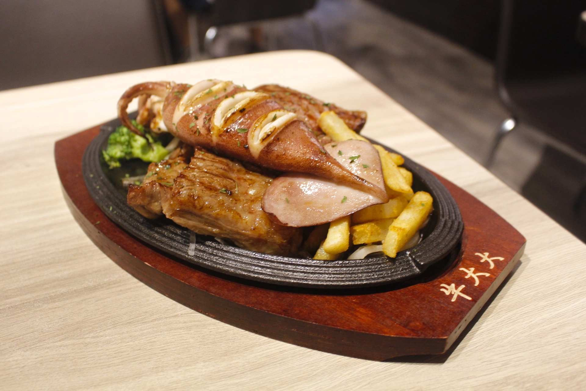 【桃園 牛大大pizza牛排屋】小蒙牛旗下牛排館。標榜平價也能享受原塊牛肉!! 【桃園 牛大大pizza牛排屋】小蒙牛旗下牛排館。標榜平價也能享受原塊牛肉!!