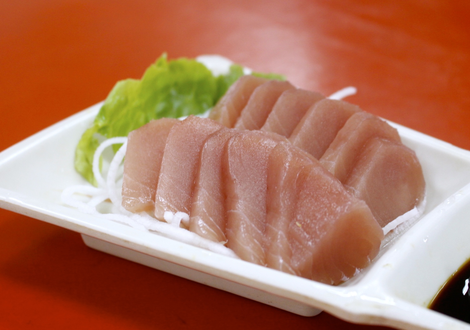 【宜蘭 高僑餐飲】100元大份量熱炒還能吃到生魚片？白飯無限供應、附設停車場