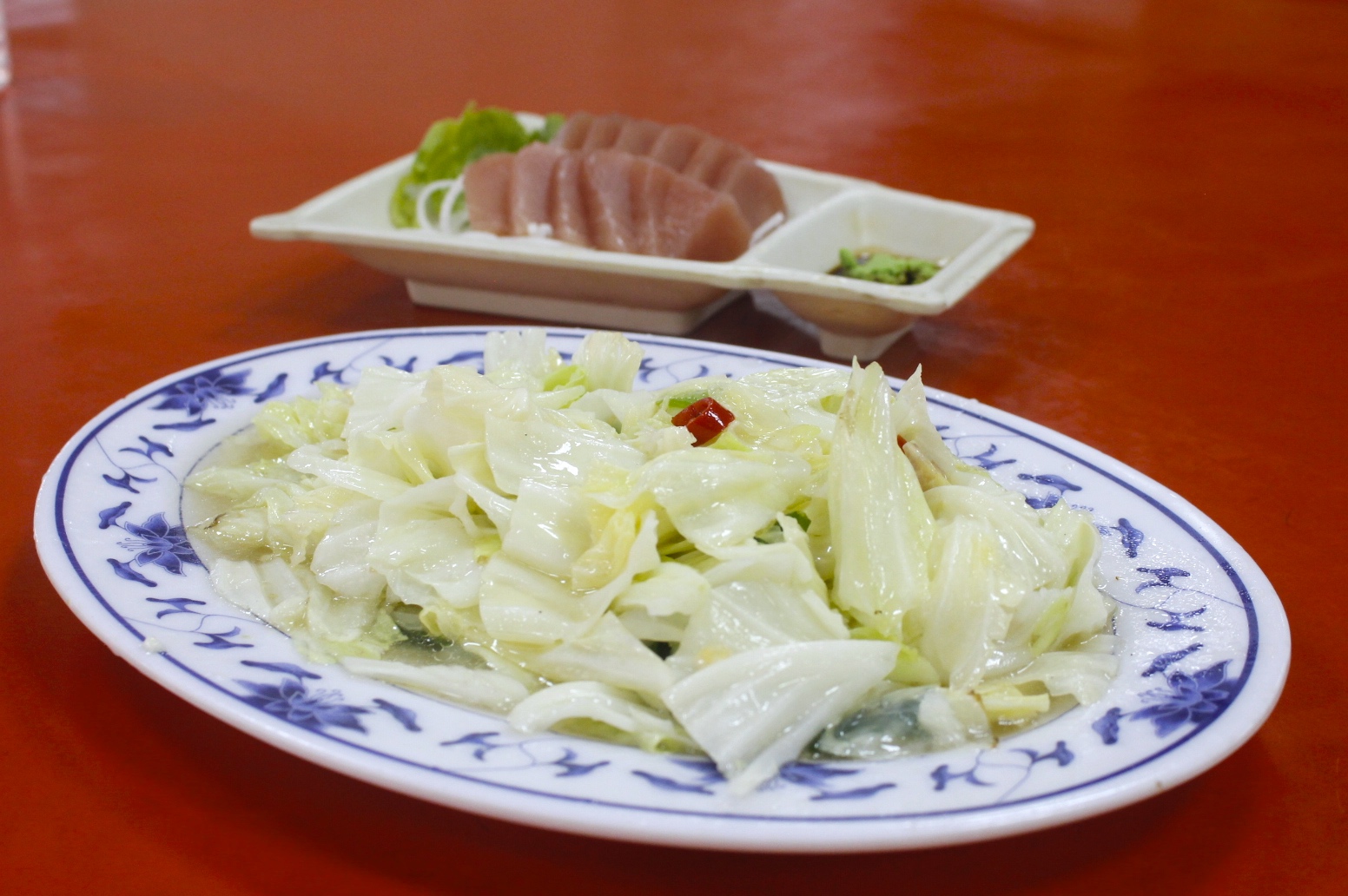 【宜蘭 高僑餐飲】100元大份量熱炒還能吃到生魚片？白飯無限供應、附設停車場