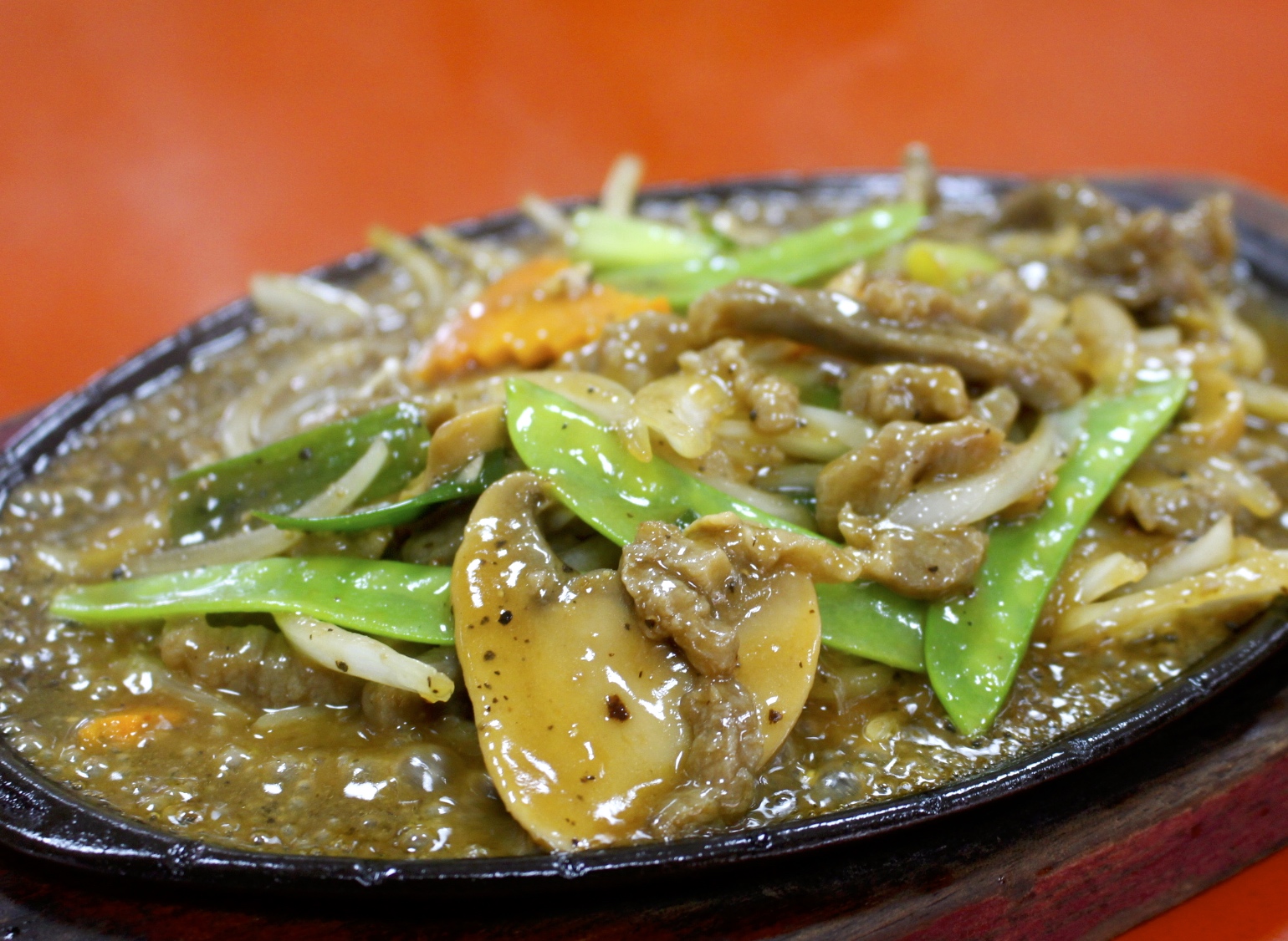 【宜蘭 高僑餐飲】100元大份量熱炒還能吃到生魚片？白飯無限供應、附設停車場