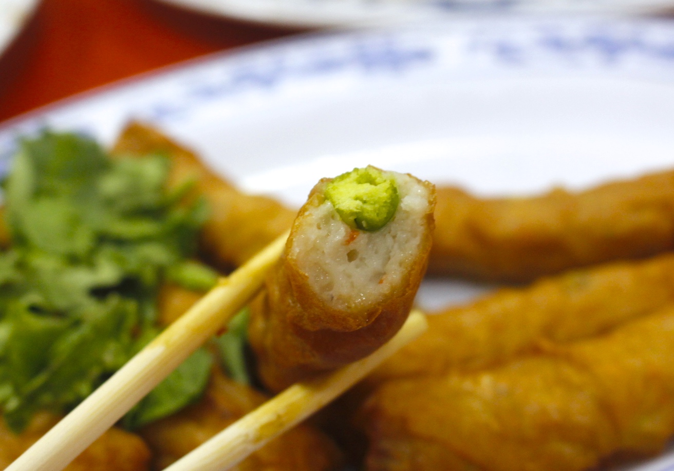【宜蘭 高僑餐飲】100元大份量熱炒還能吃到生魚片？白飯無限供應、附設停車場