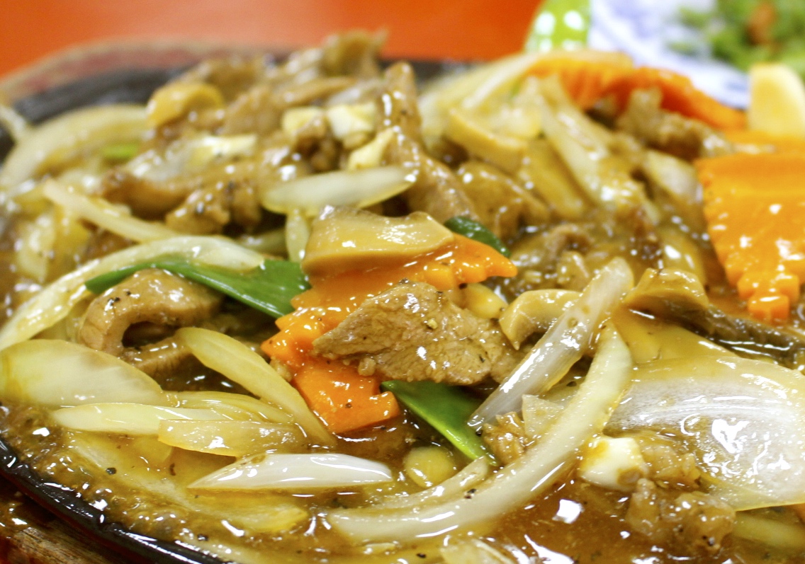 【宜蘭 高僑餐飲】100元大份量熱炒還能吃到生魚片？白飯無限供應、附設停車場