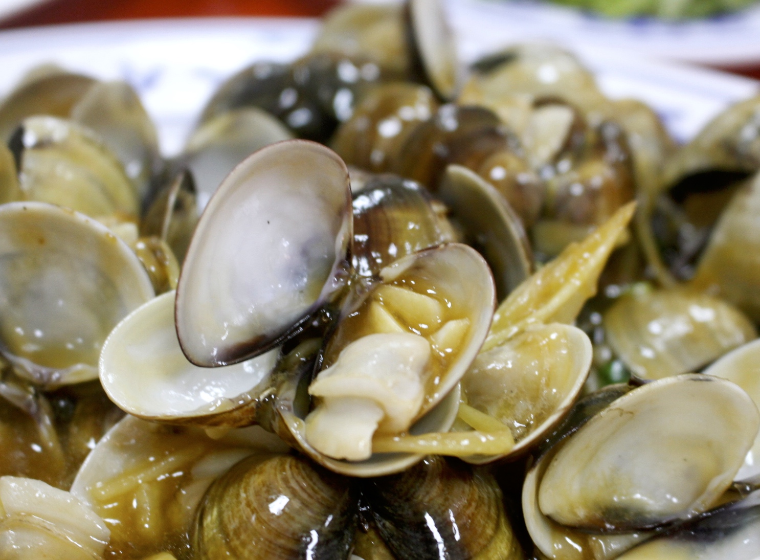 【宜蘭 高僑餐飲】100元大份量熱炒還能吃到生魚片？白飯無限供應、附設停車場