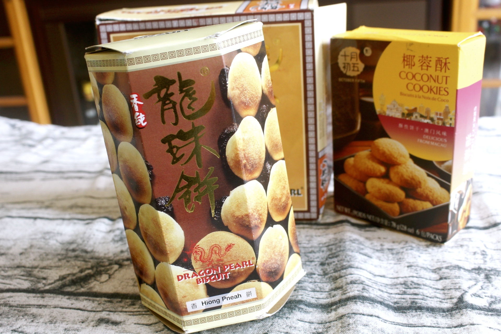 【伴手禮 馬來西亞】2019泡麵零食分享。嚐上一口就讓人斷魂「魔鬼辣黑色乾撈杯麵」、超推阿來白咖哩麵