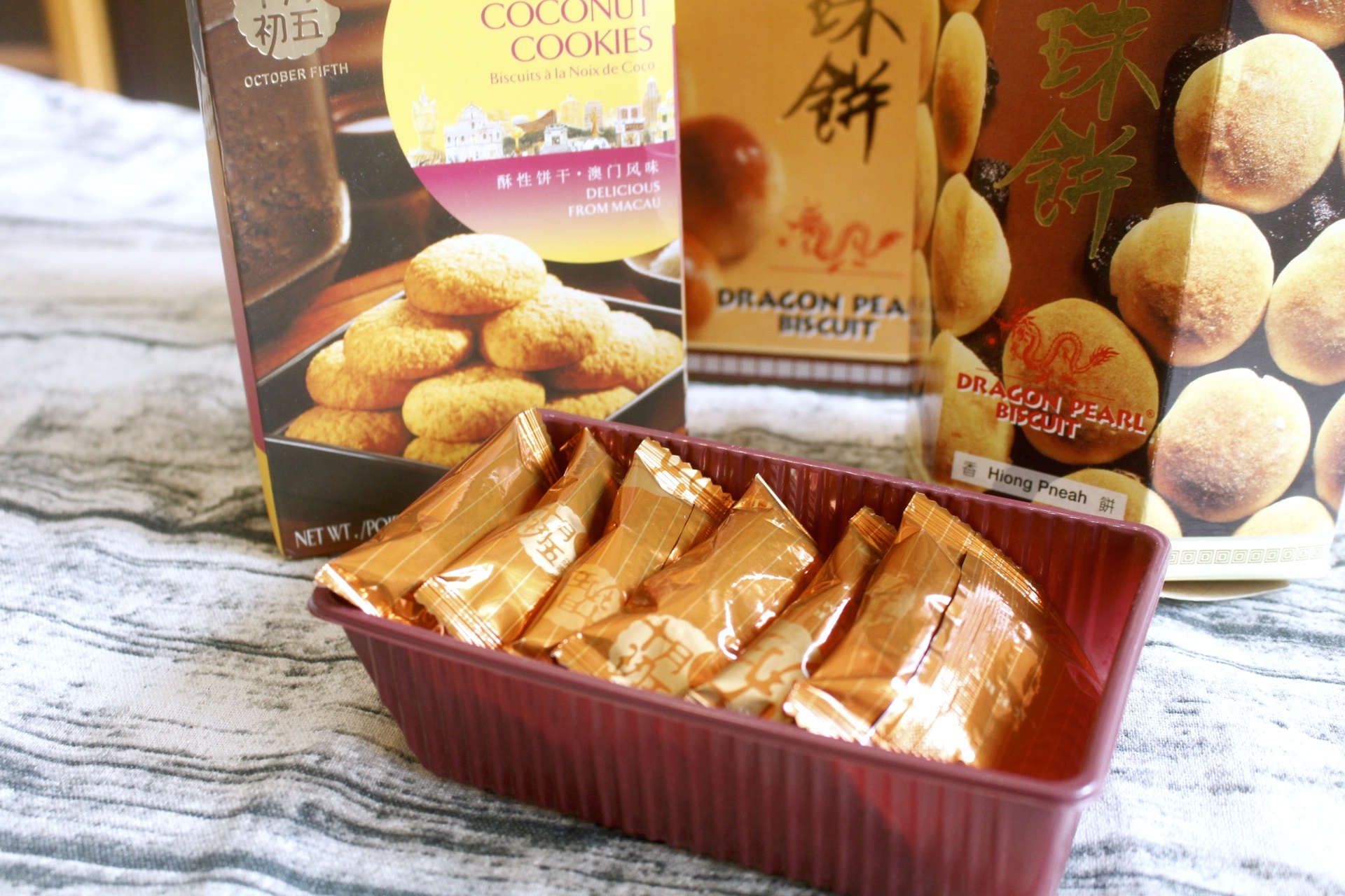 【伴手禮 馬來西亞】2019泡麵零食分享。嚐上一口就讓人斷魂「魔鬼辣黑色乾撈杯麵」、超推阿來白咖哩麵