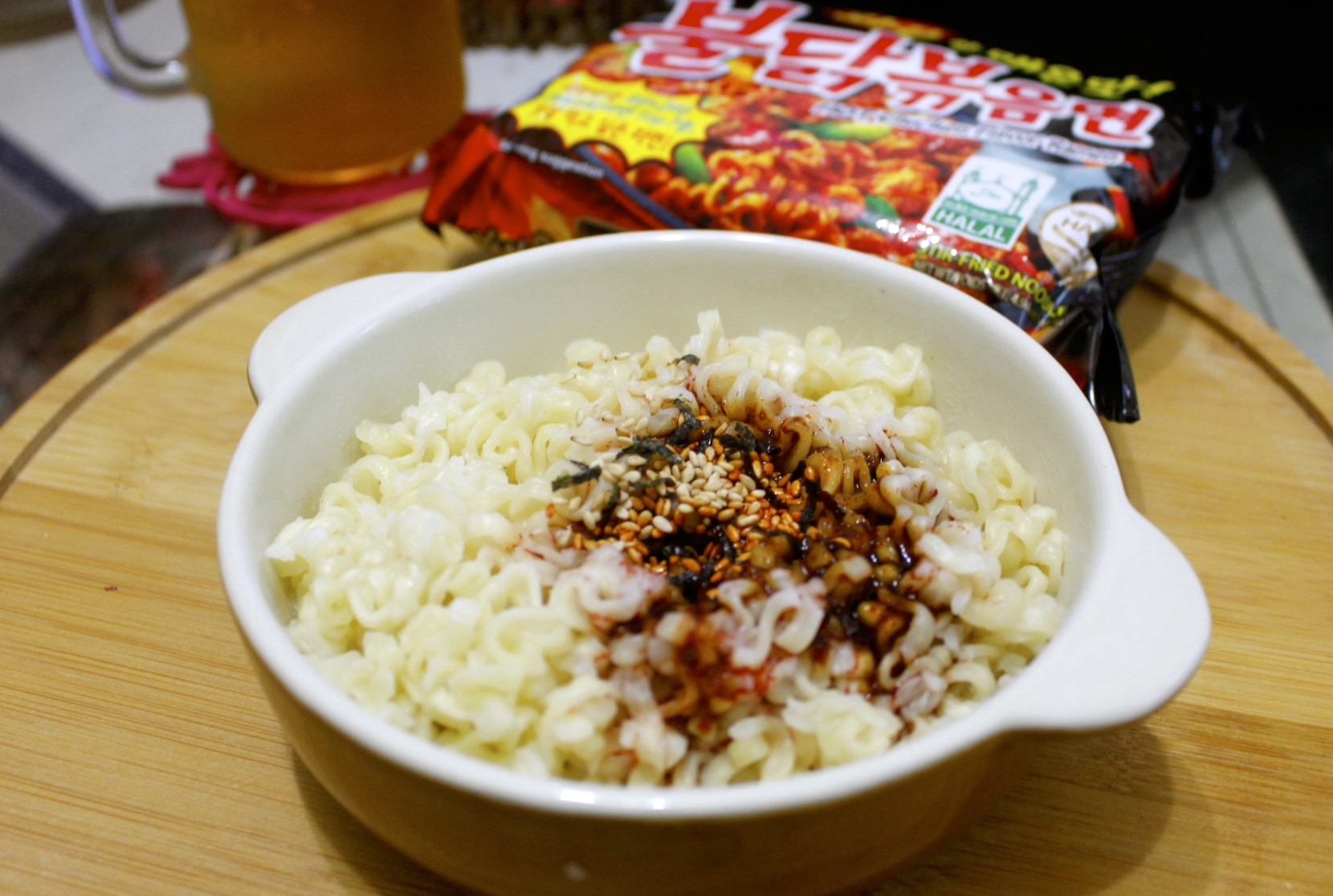 【伴手禮 馬來西亞】2019泡麵零食分享。嚐上一口就讓人斷魂「魔鬼辣黑色乾撈杯麵」、超推阿來白咖哩麵