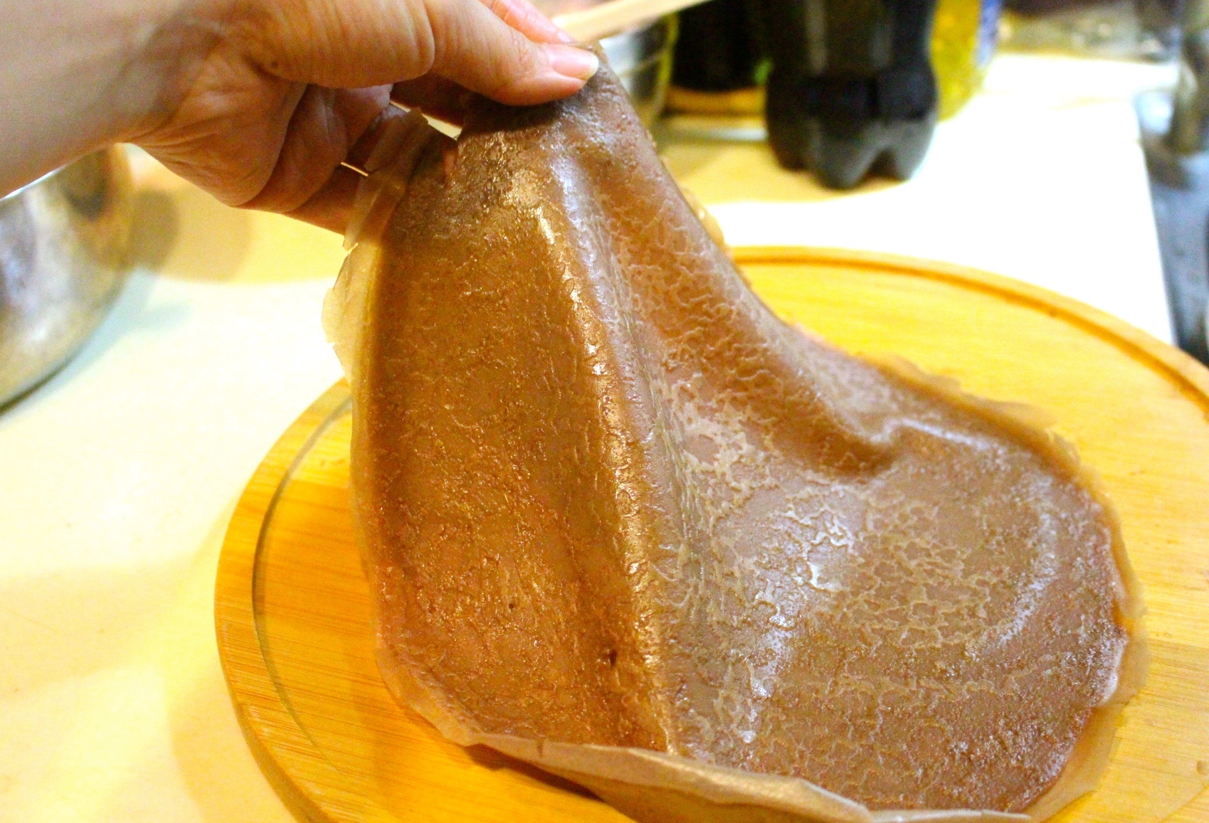 【烘焙 巧克力千層蛋糕】不用烤箱也能做甜點？烘焙新手也大成功、餅皮還能捲成可麗餅喔。
