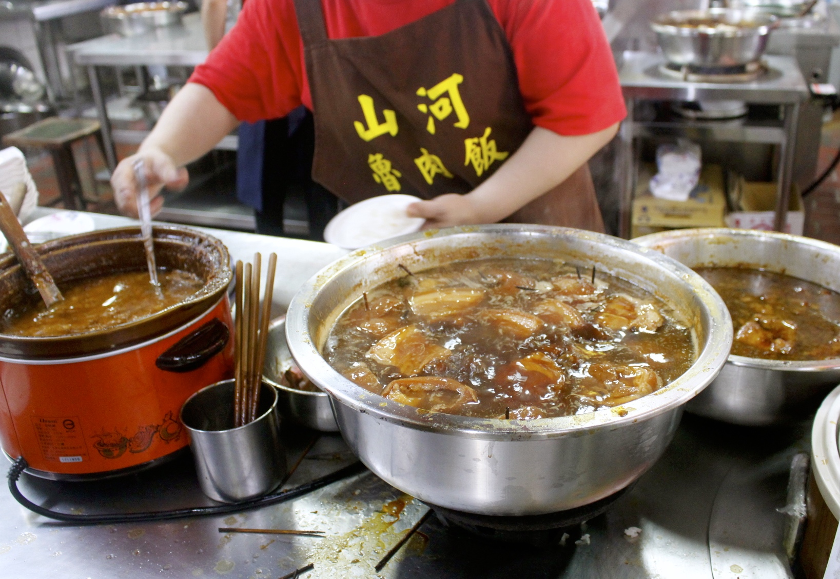 山河魯肉飯,滷肉飯,控肉飯,台中美食,市場美食,第二市場美食,台中第二場,麻薏湯,滷肉飯,魯肉飯,台灣小吃,