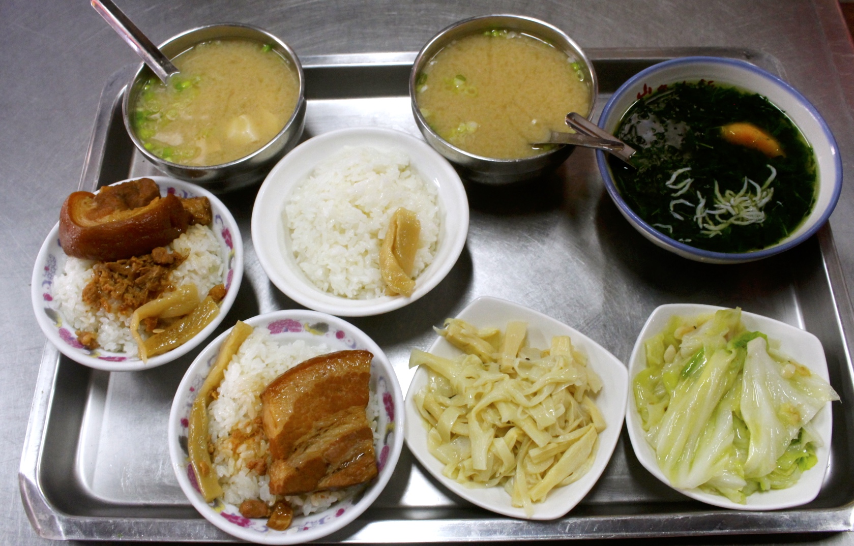 山河魯肉飯,滷肉飯,控肉飯,台中美食,市場美食,第二市場美食,台中第二場,麻薏湯,滷肉飯,魯肉飯,台灣小吃,